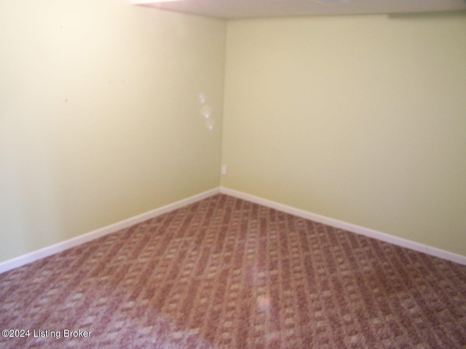 6121 Whispering Hills Blvd