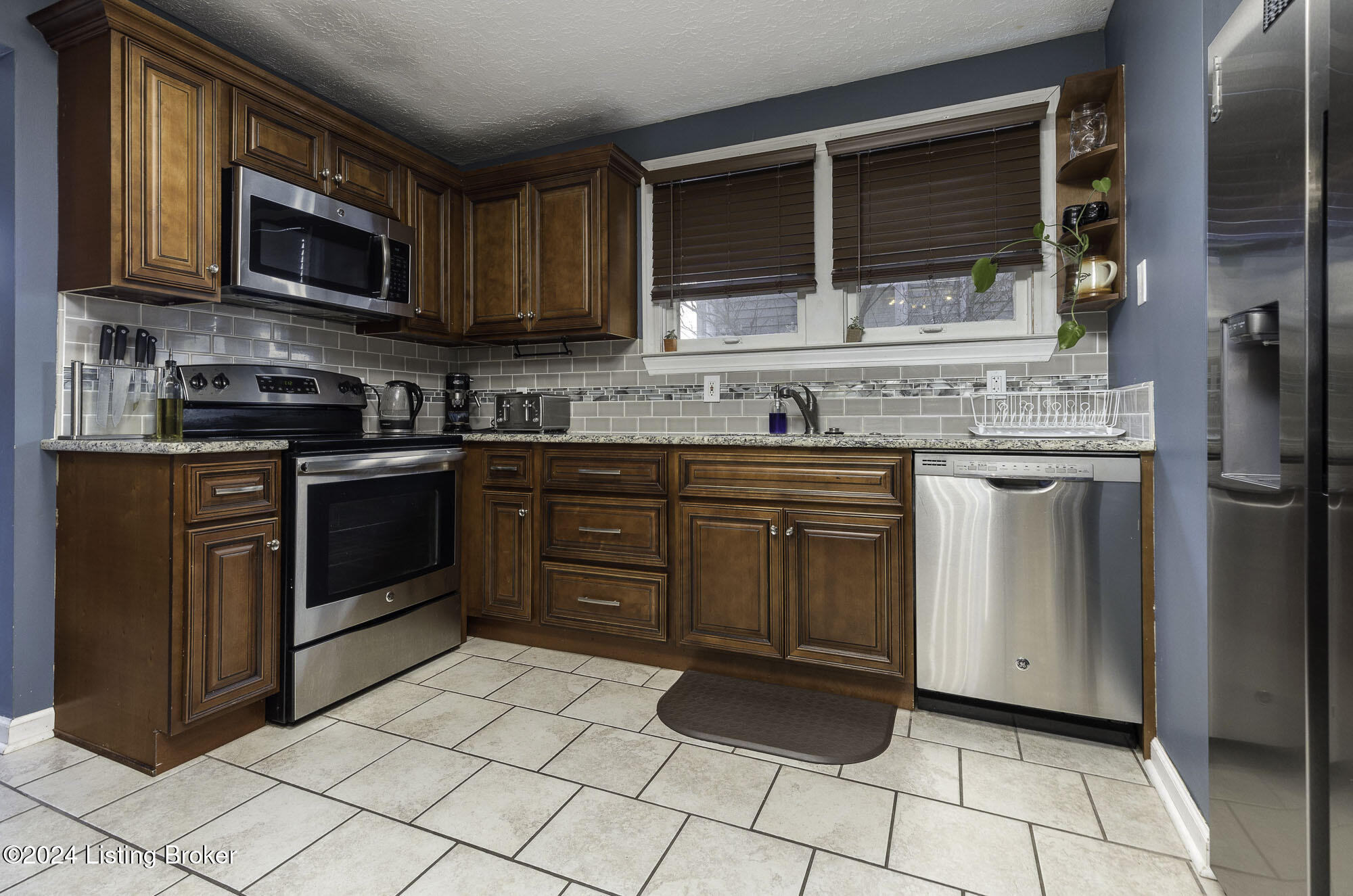 152 N Bellaire Ave