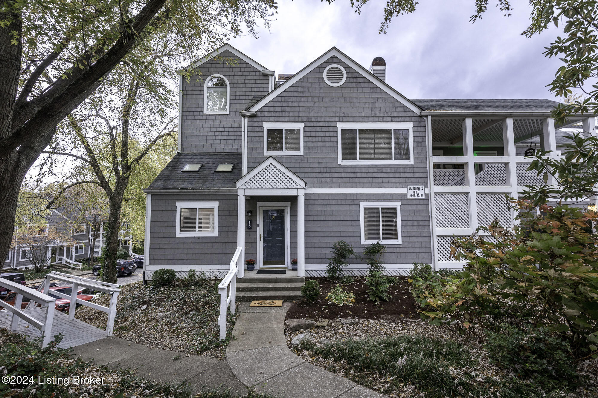 18 Lake Ave