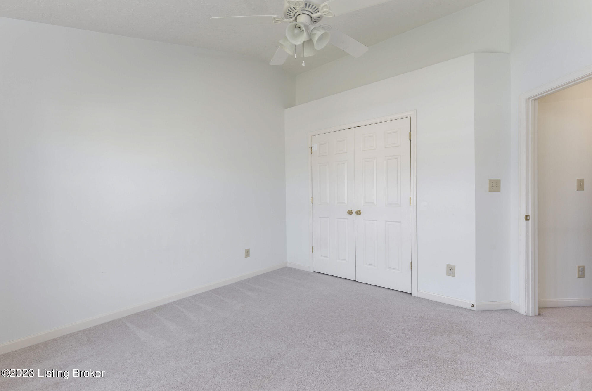 5833 Waveland Cir