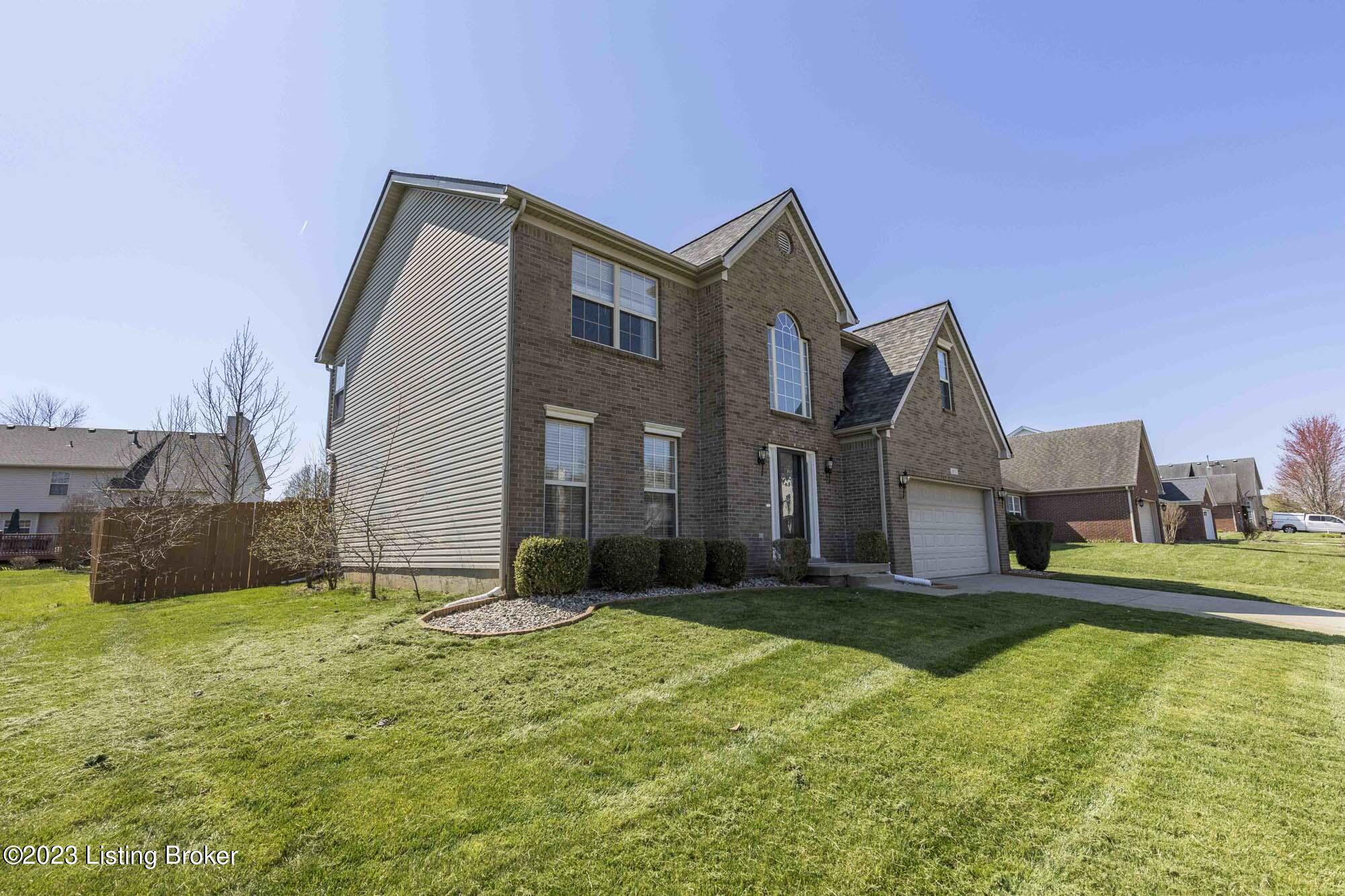 5833 Waveland Cir