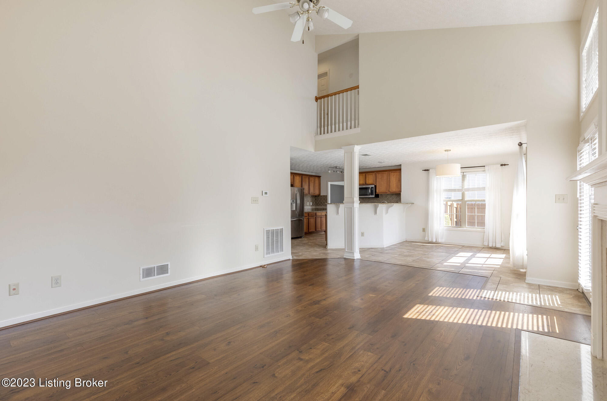 5833 Waveland Cir