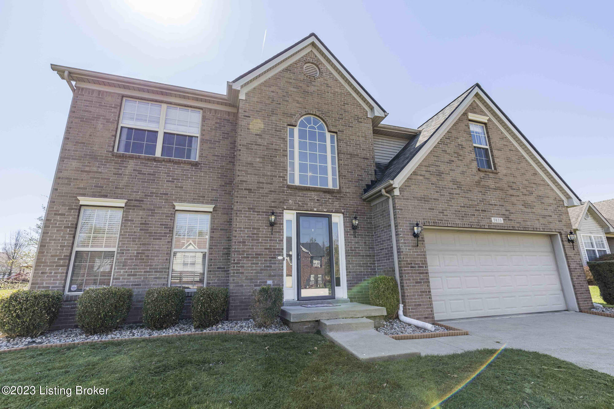 5833 Waveland Cir