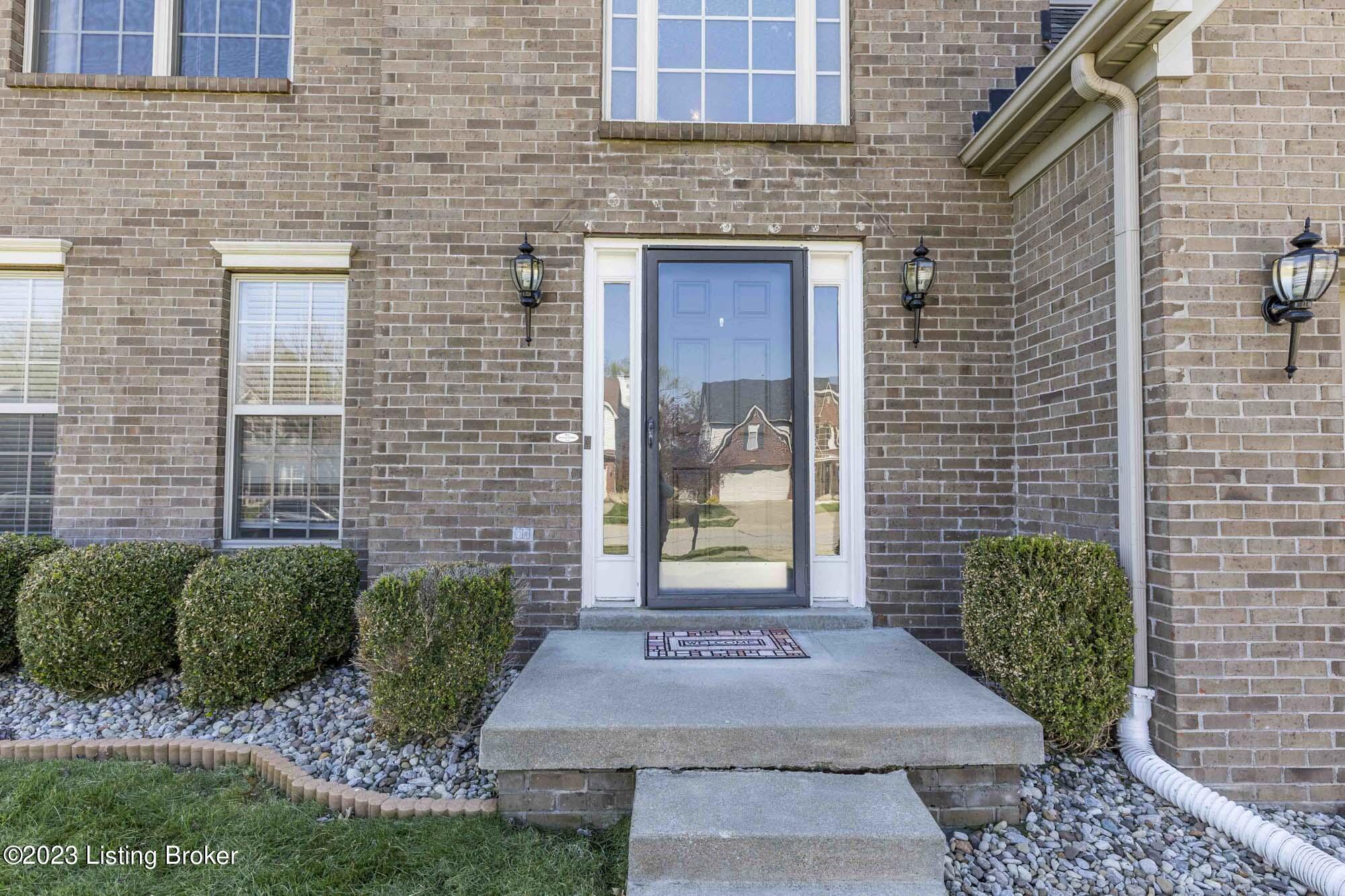 5833 Waveland Cir