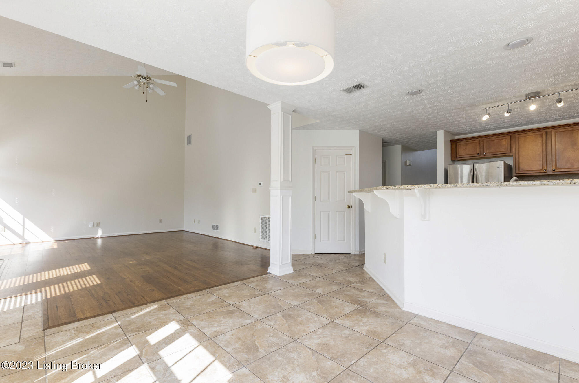 5833 Waveland Cir