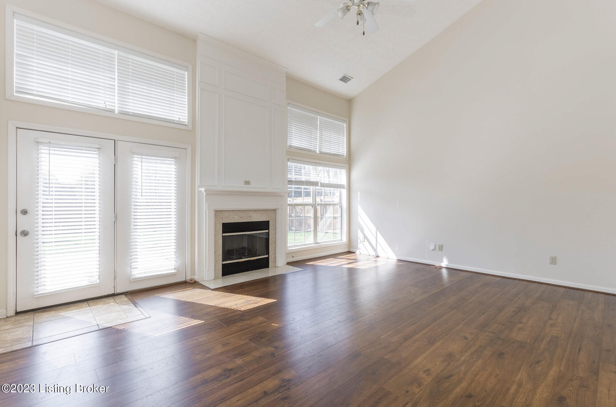 5833 Waveland Cir