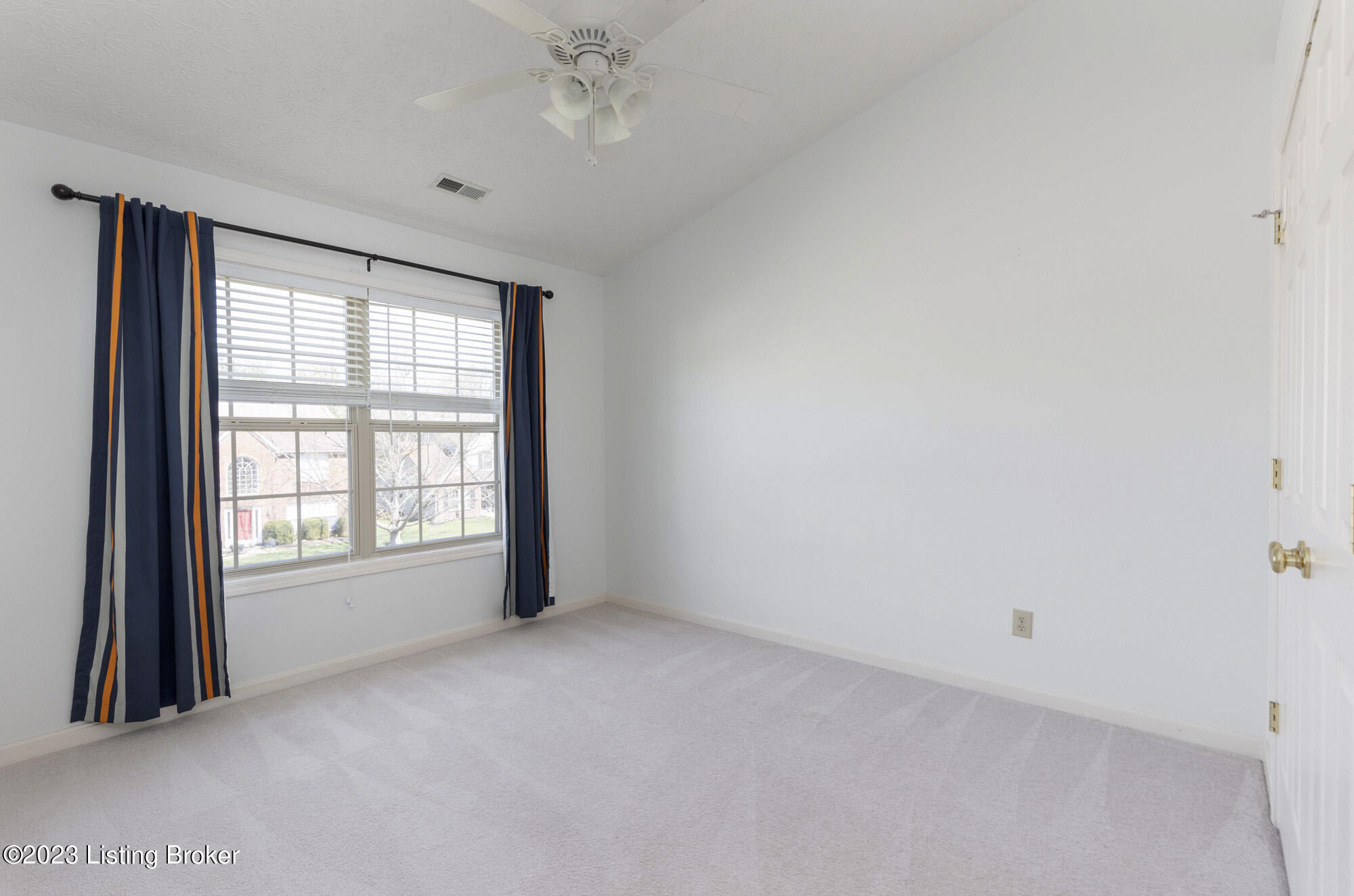 5833 Waveland Cir