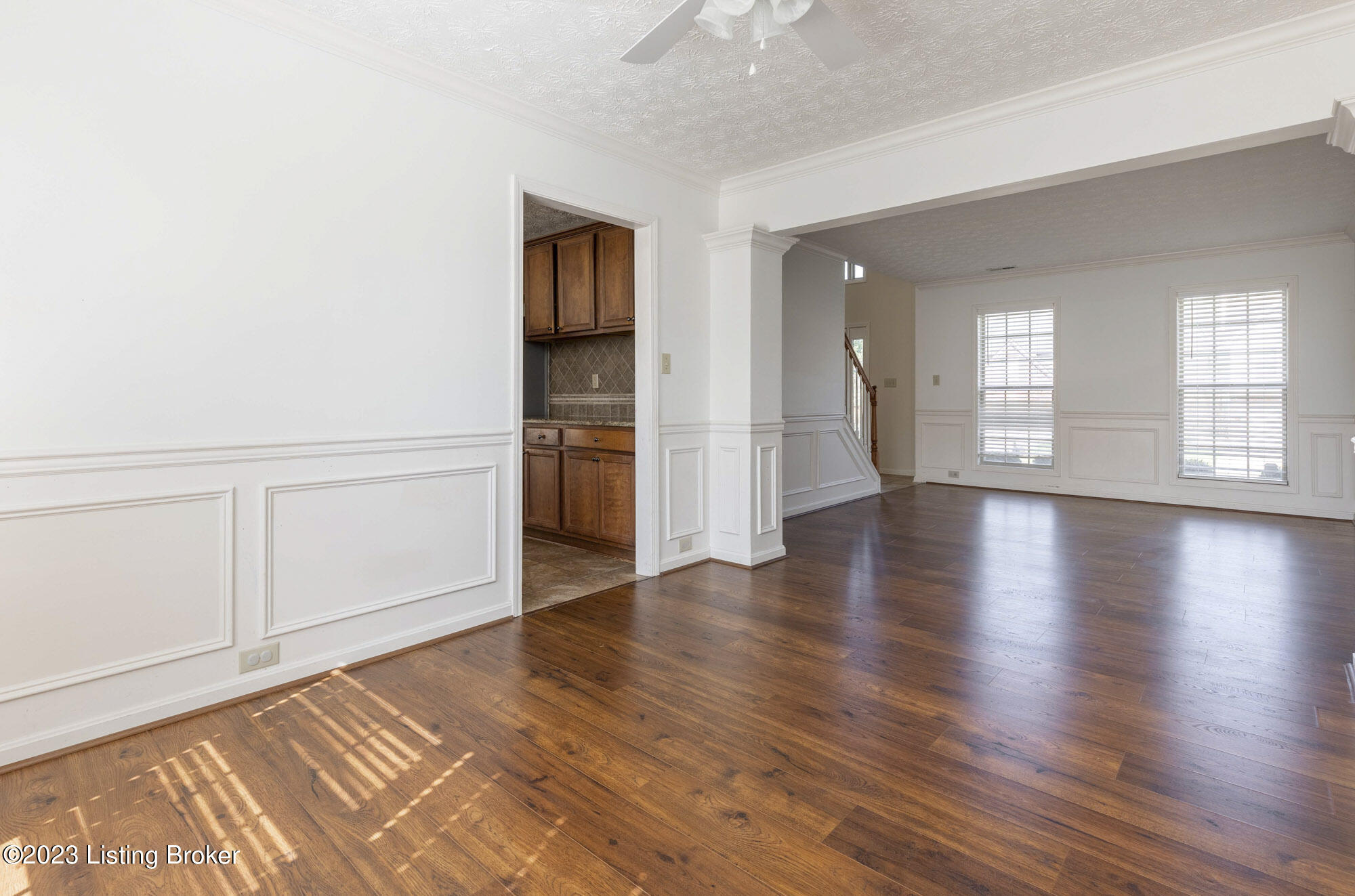 5833 Waveland Cir