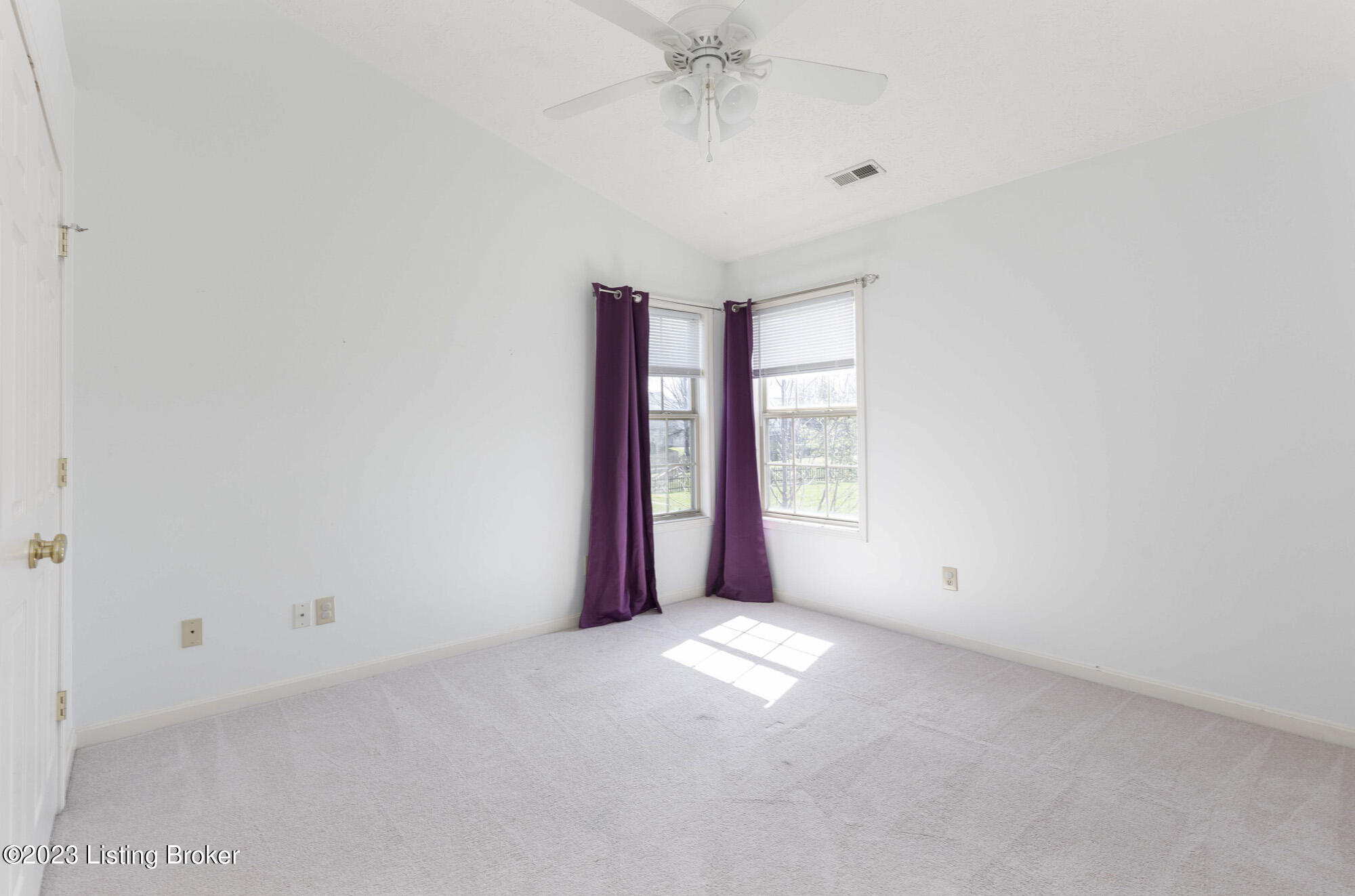 5833 Waveland Cir