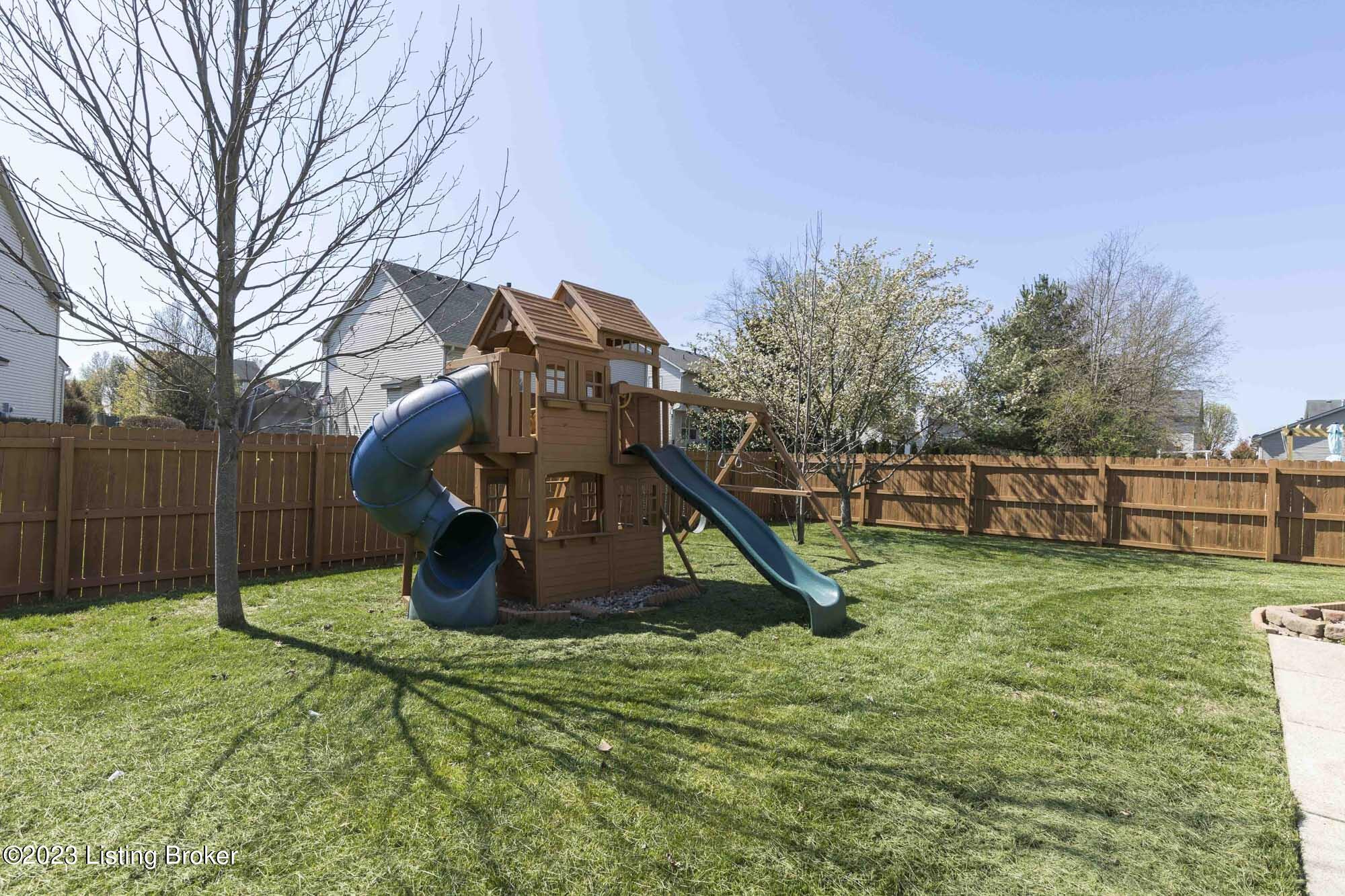 5833 Waveland Cir