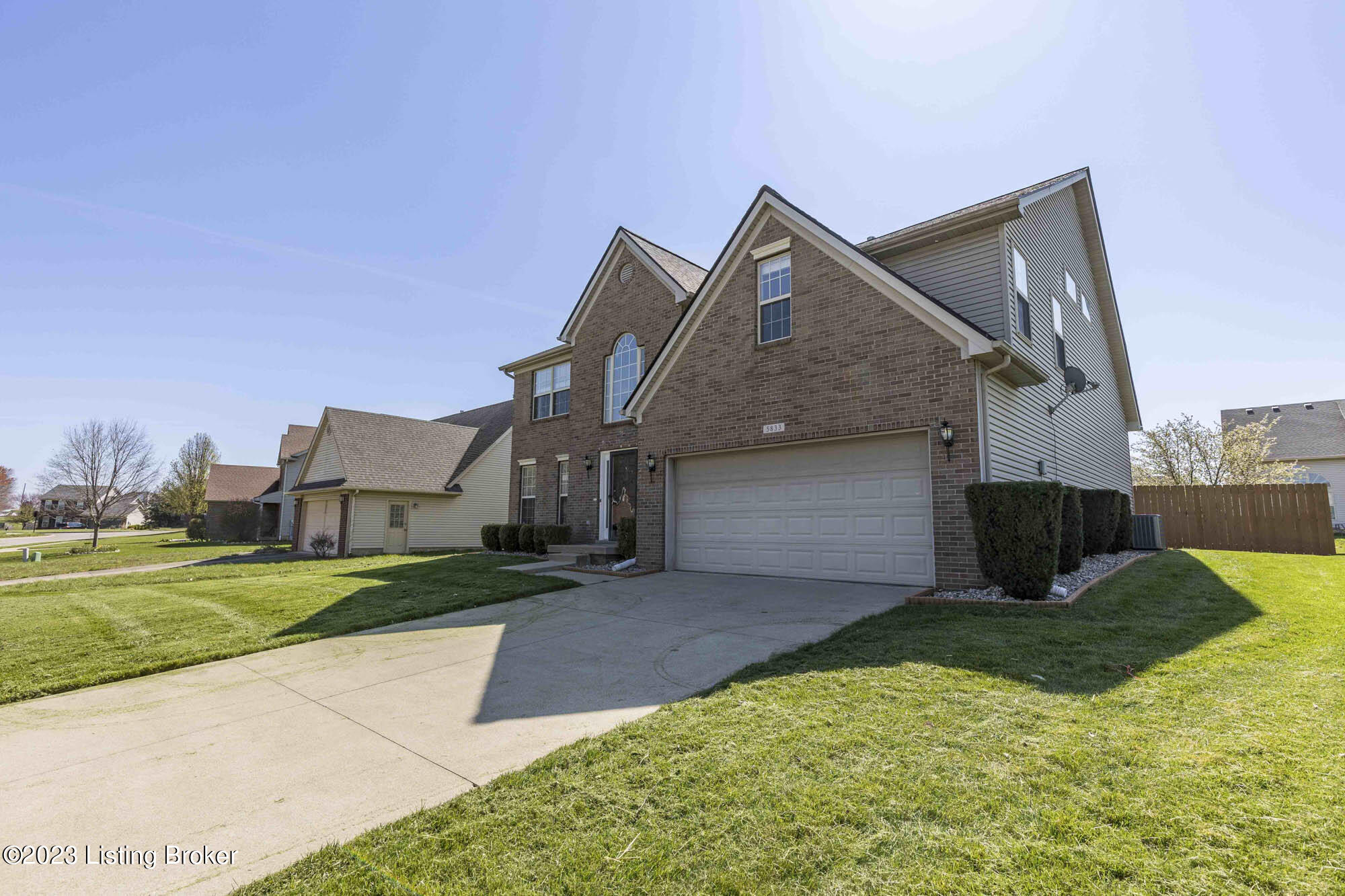 5833 Waveland Cir
