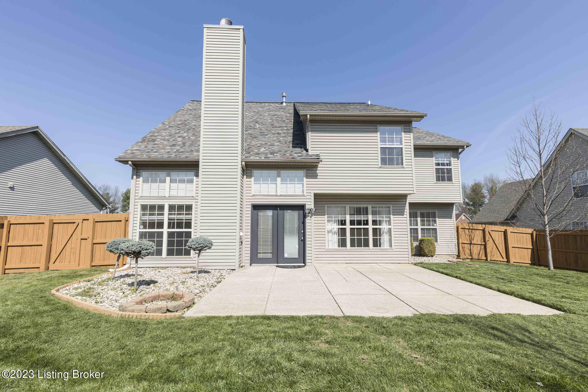5833 Waveland Cir