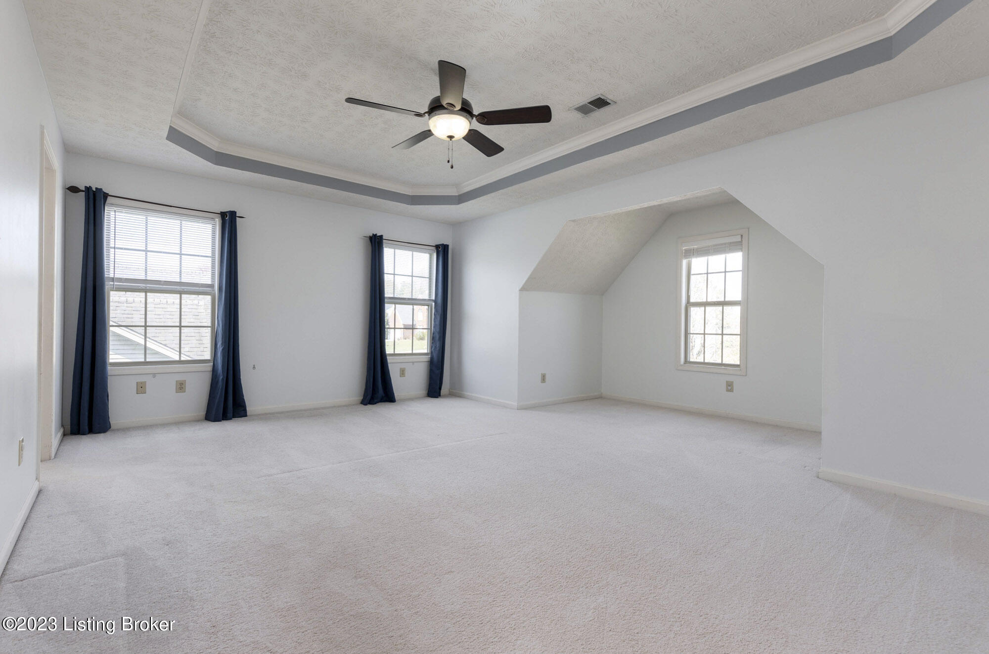 5833 Waveland Cir