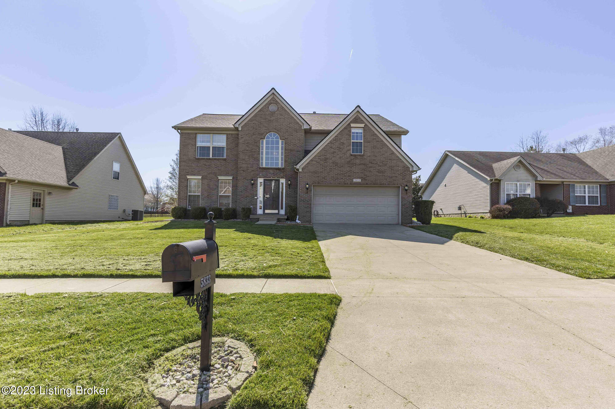 5833 Waveland Cir