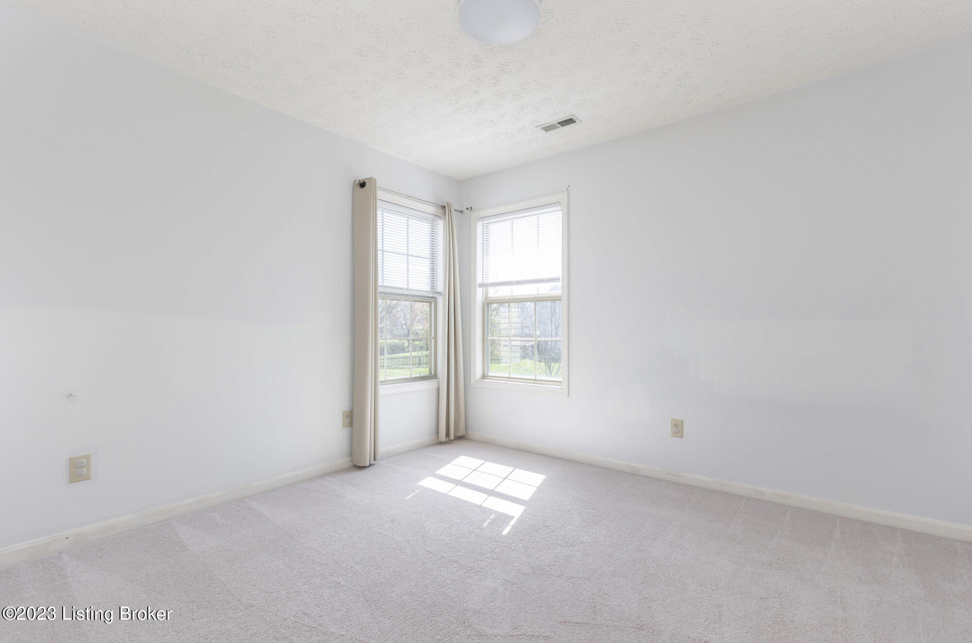 5833 Waveland Cir