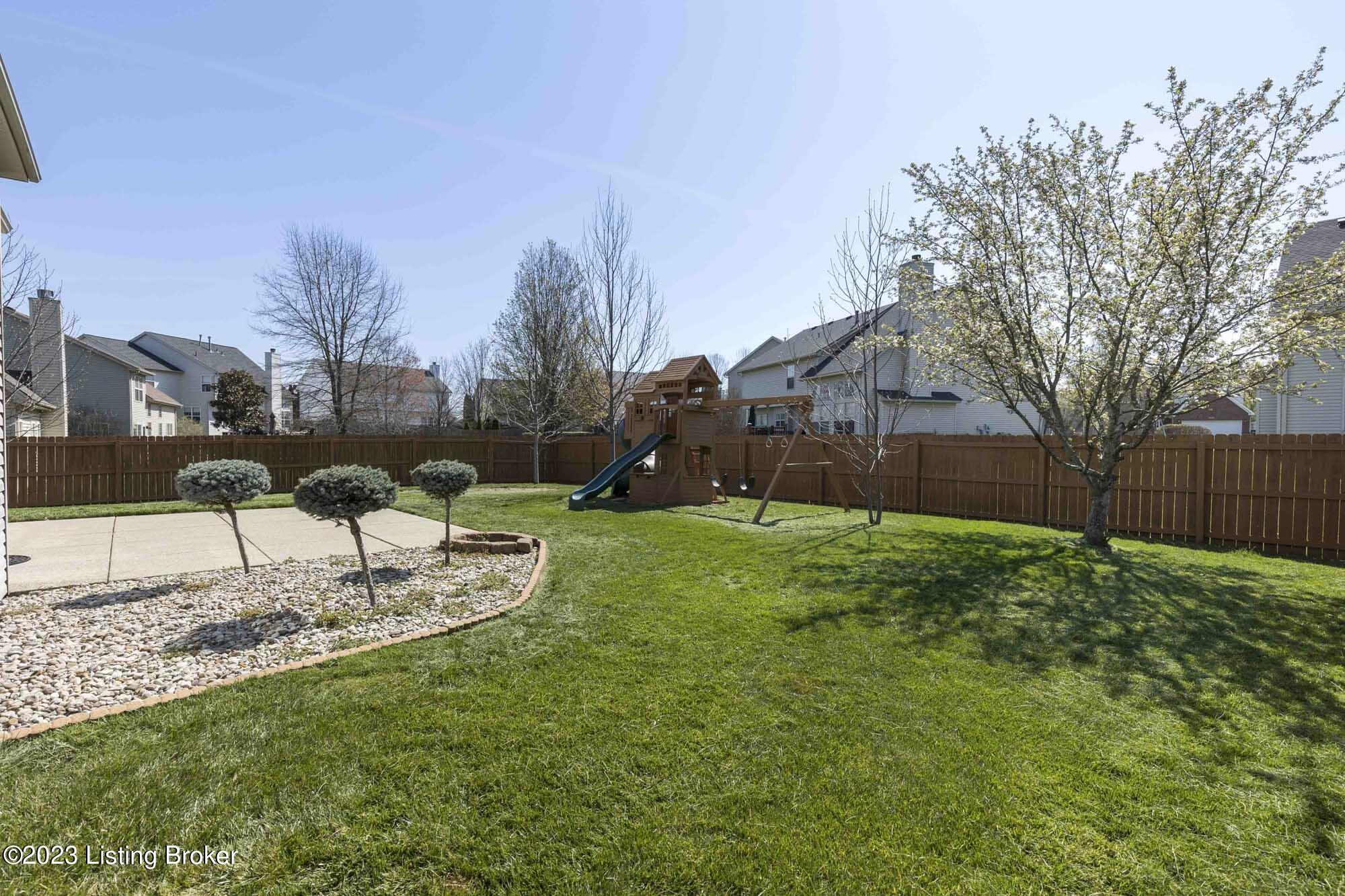 5833 Waveland Cir