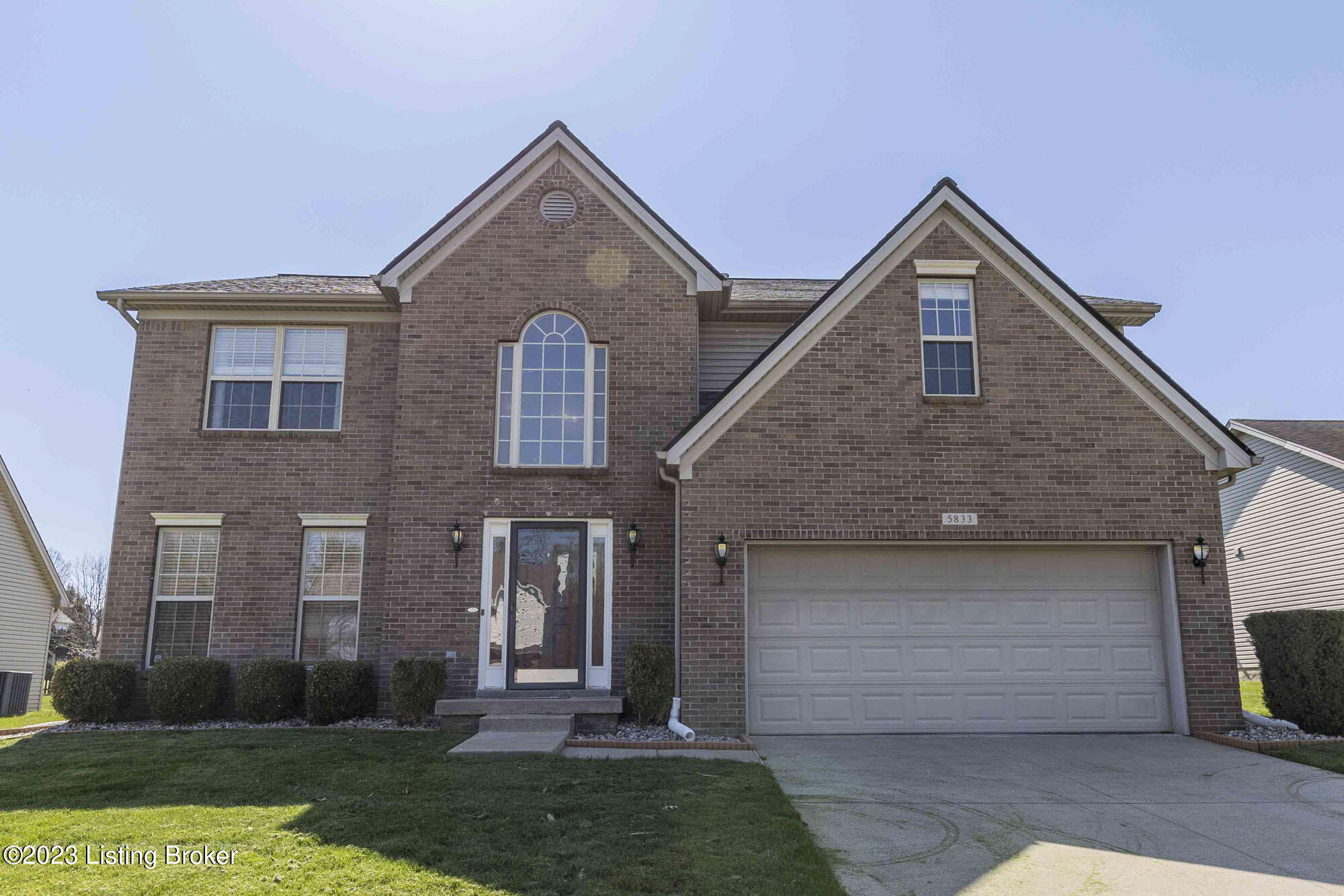 5833 Waveland Cir