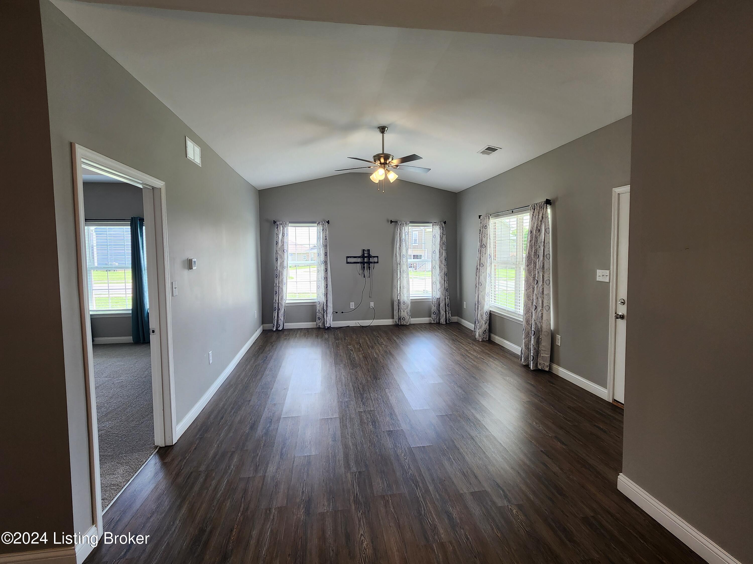 32 Hunters Ridge Dr