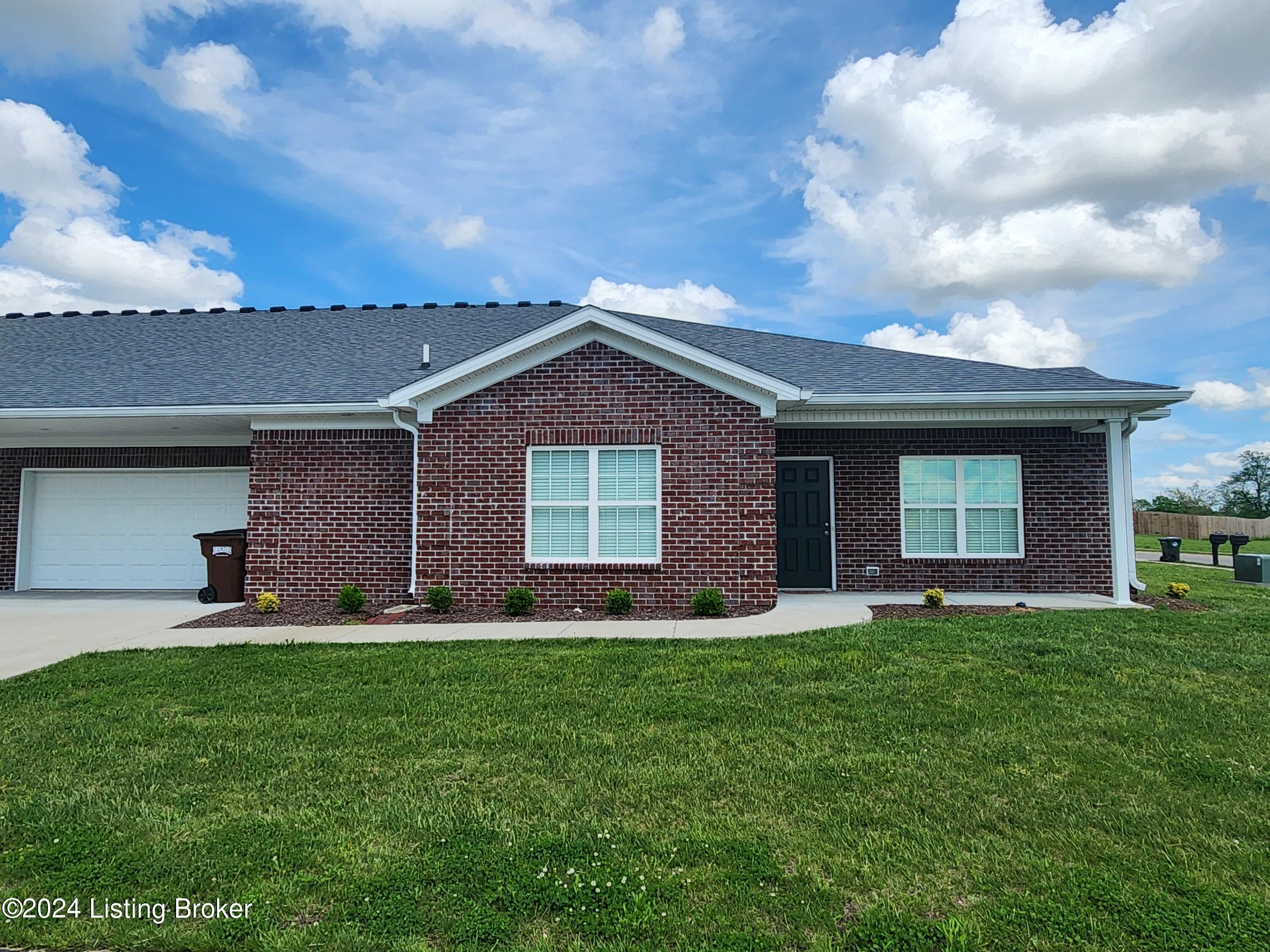 32 Hunters Ridge Dr