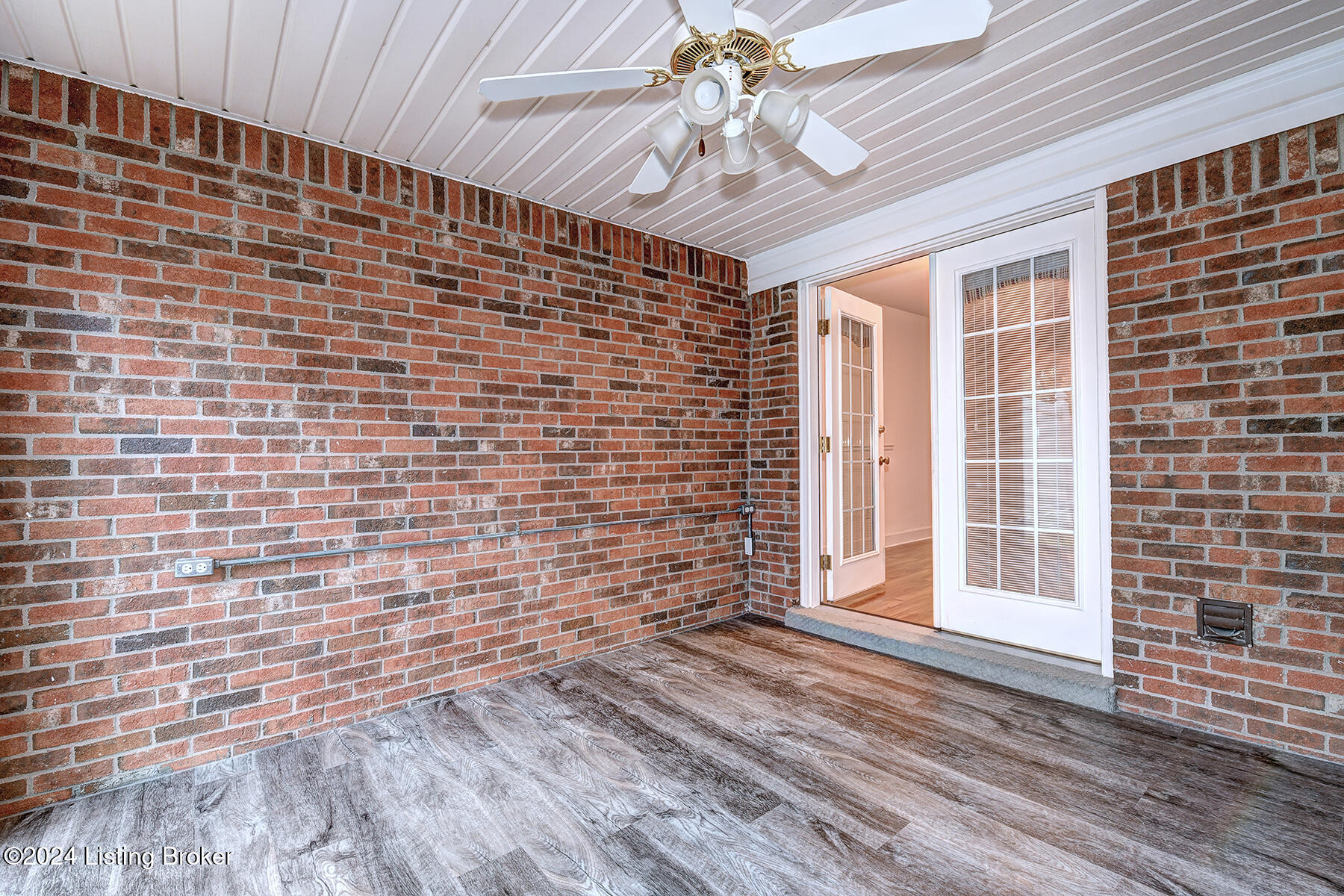 8603 Applegate Village Dr
