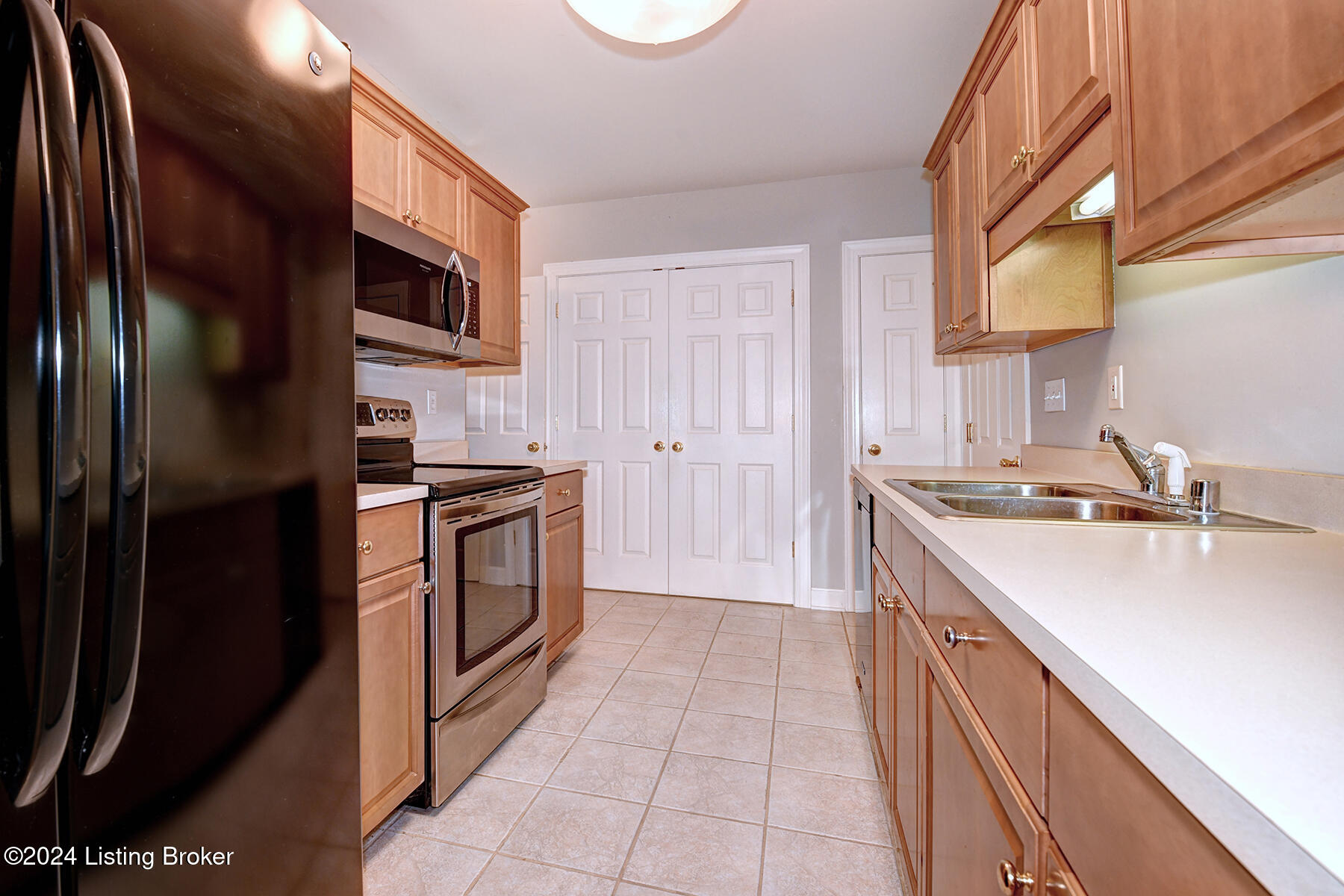 8603 Applegate Village Dr