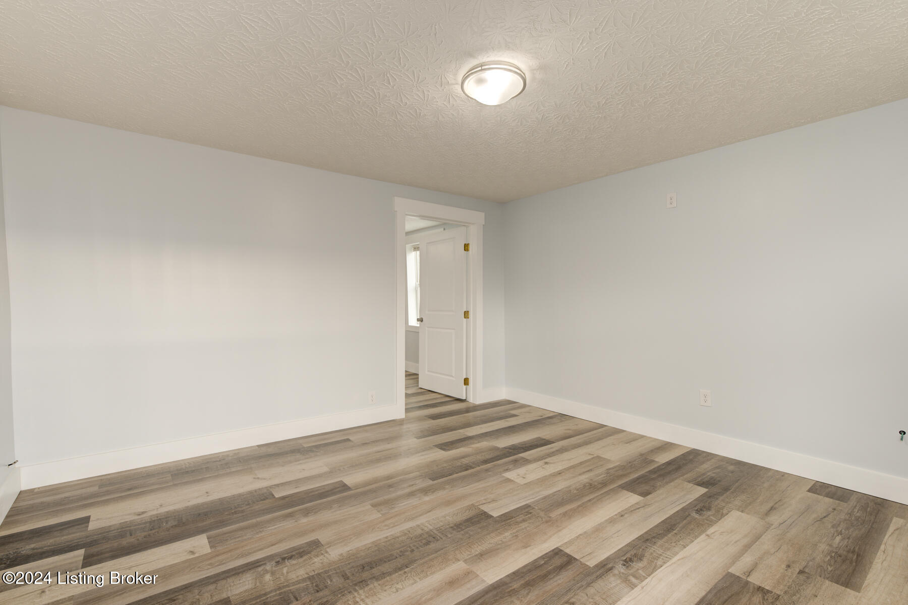 215 Mohawk Ave