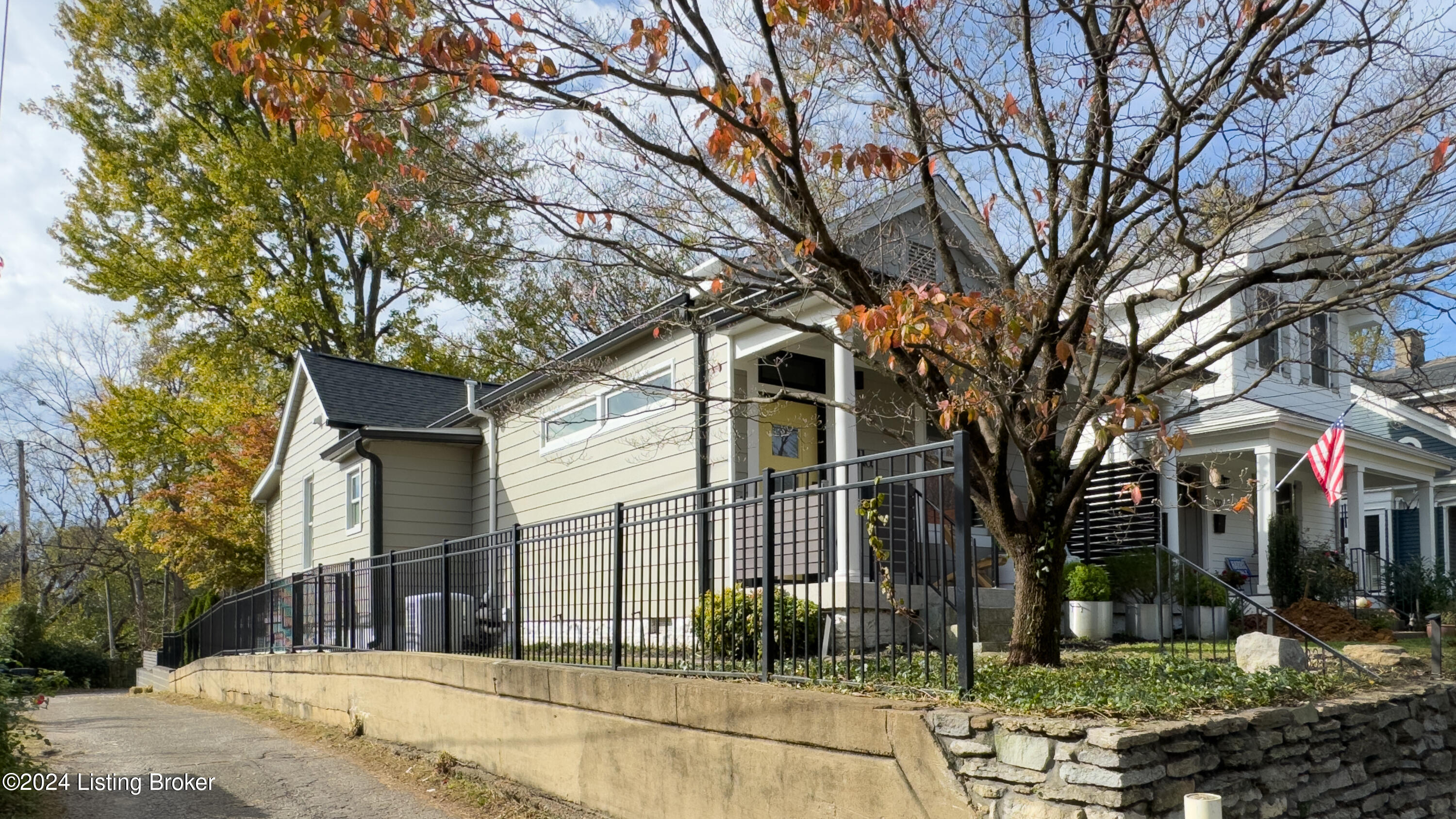334 S Bayly Ave