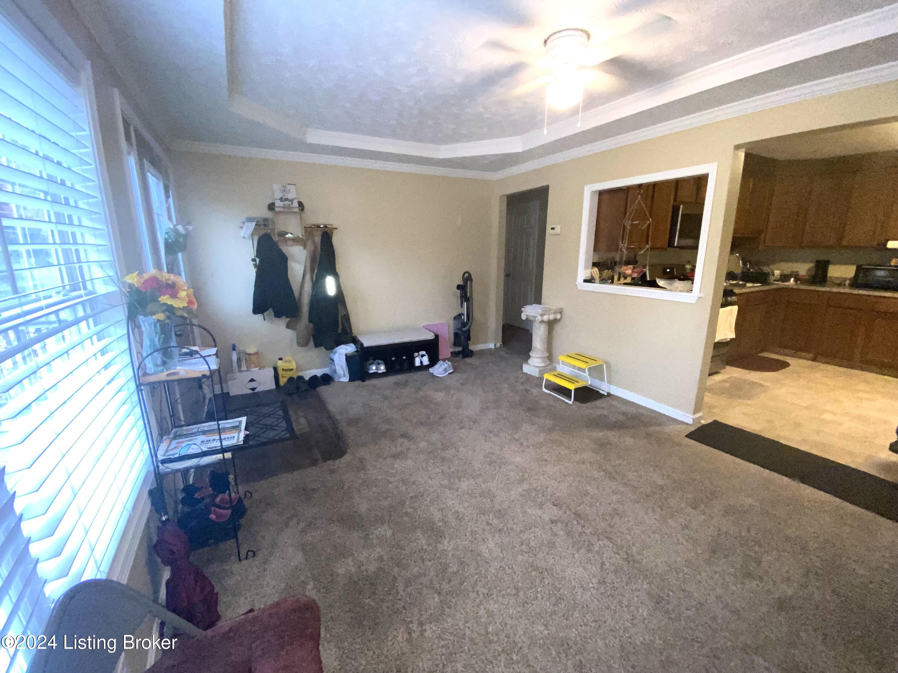 6901 Daisy Ave
