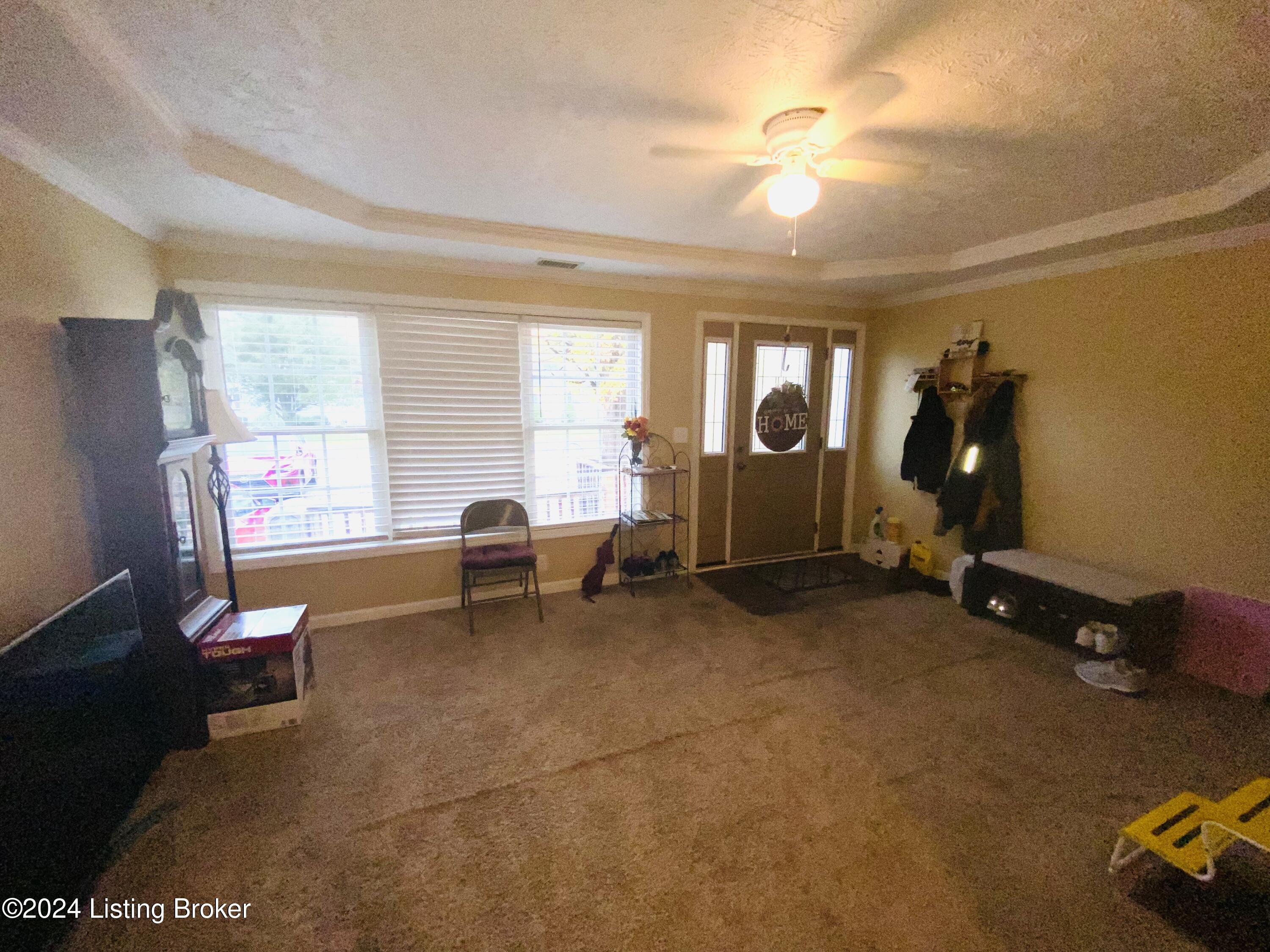 6901 Daisy Ave