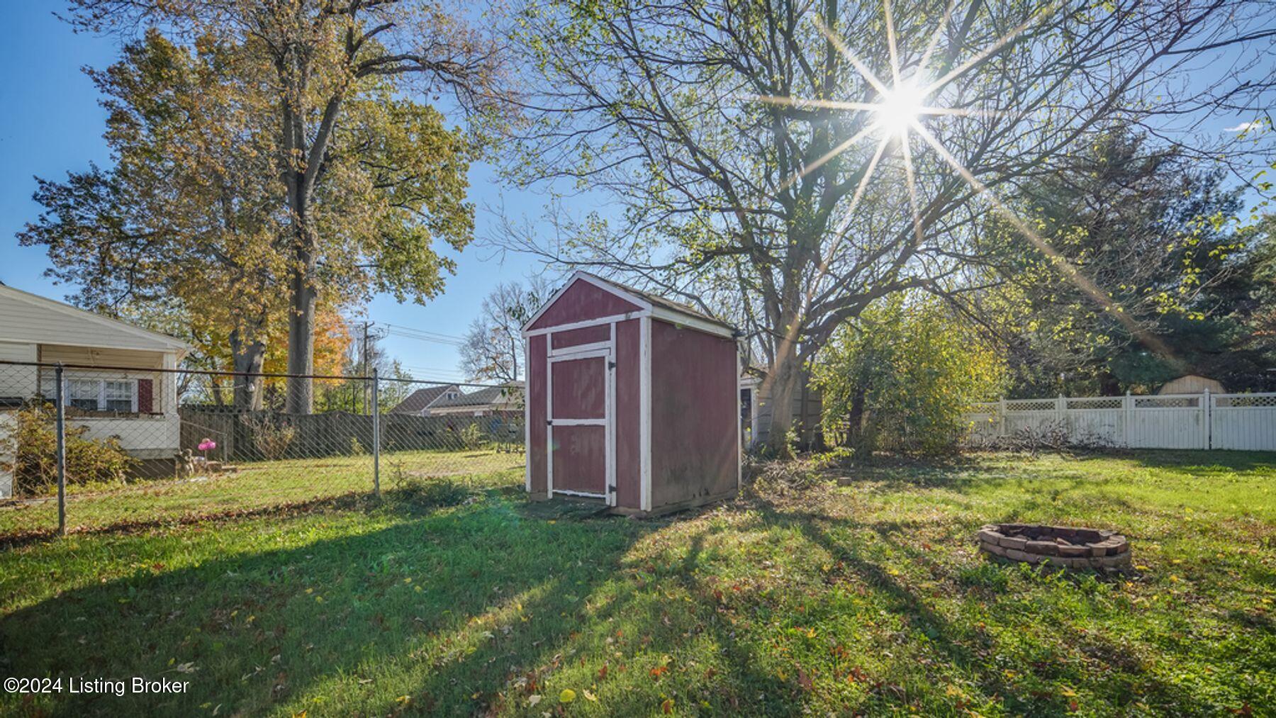 2104 Crums Ln
