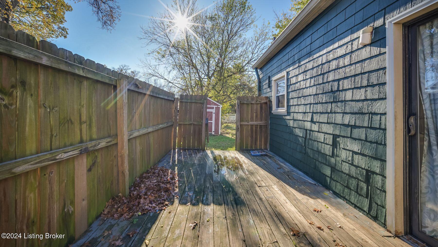 2104 Crums Ln