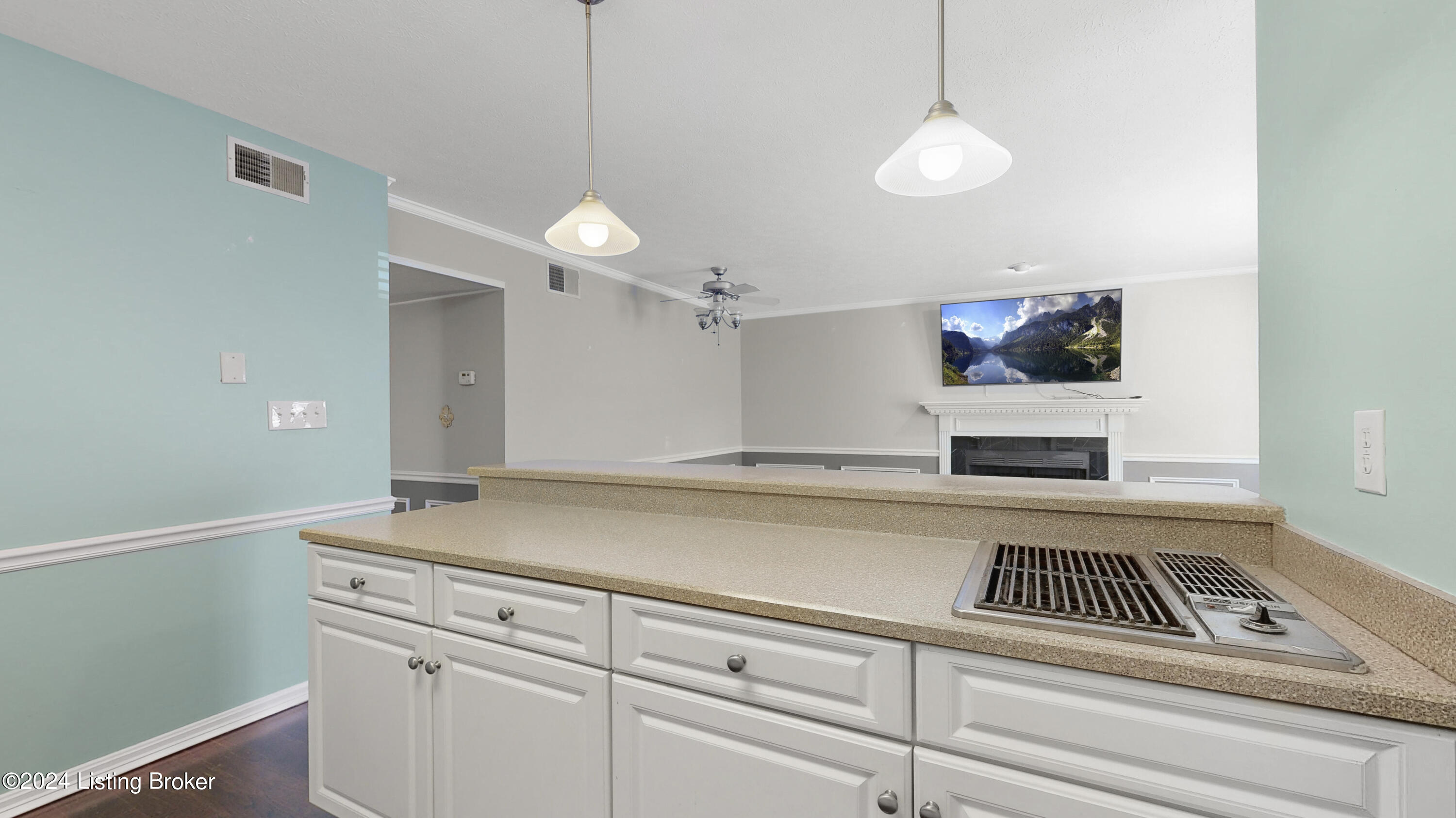 3813 Chamberlain Ln, APT B