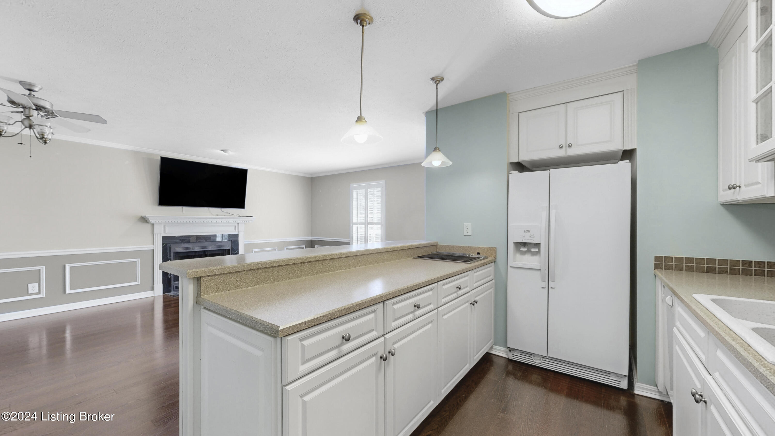 3813 Chamberlain Ln, APT B