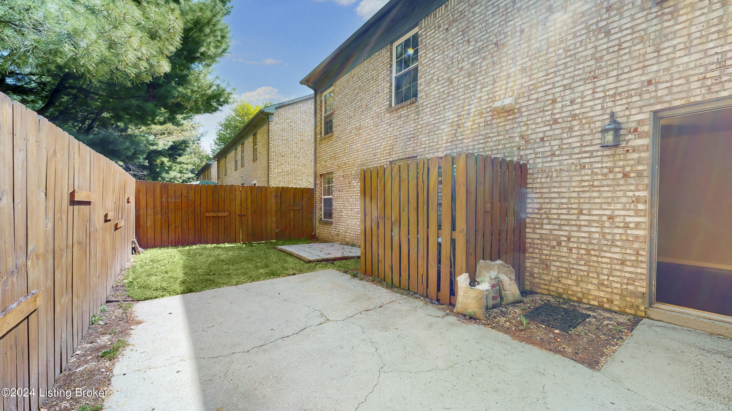 3813 Chamberlain Ln, APT B