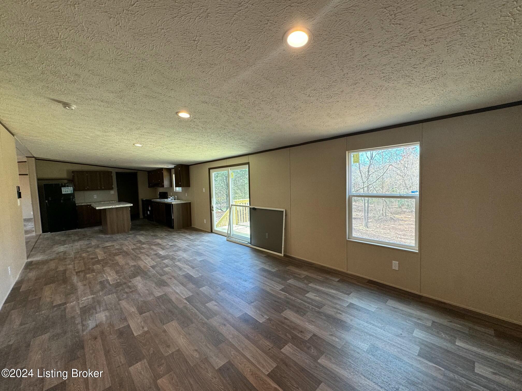 105 Close Ln