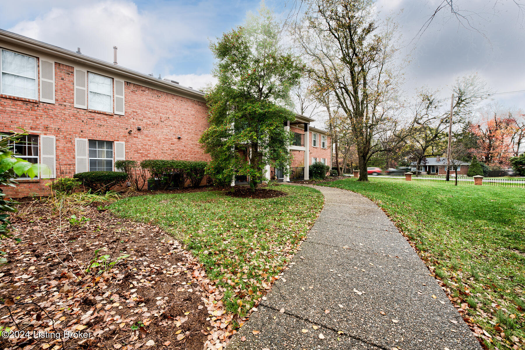 902 Forest Park Rd