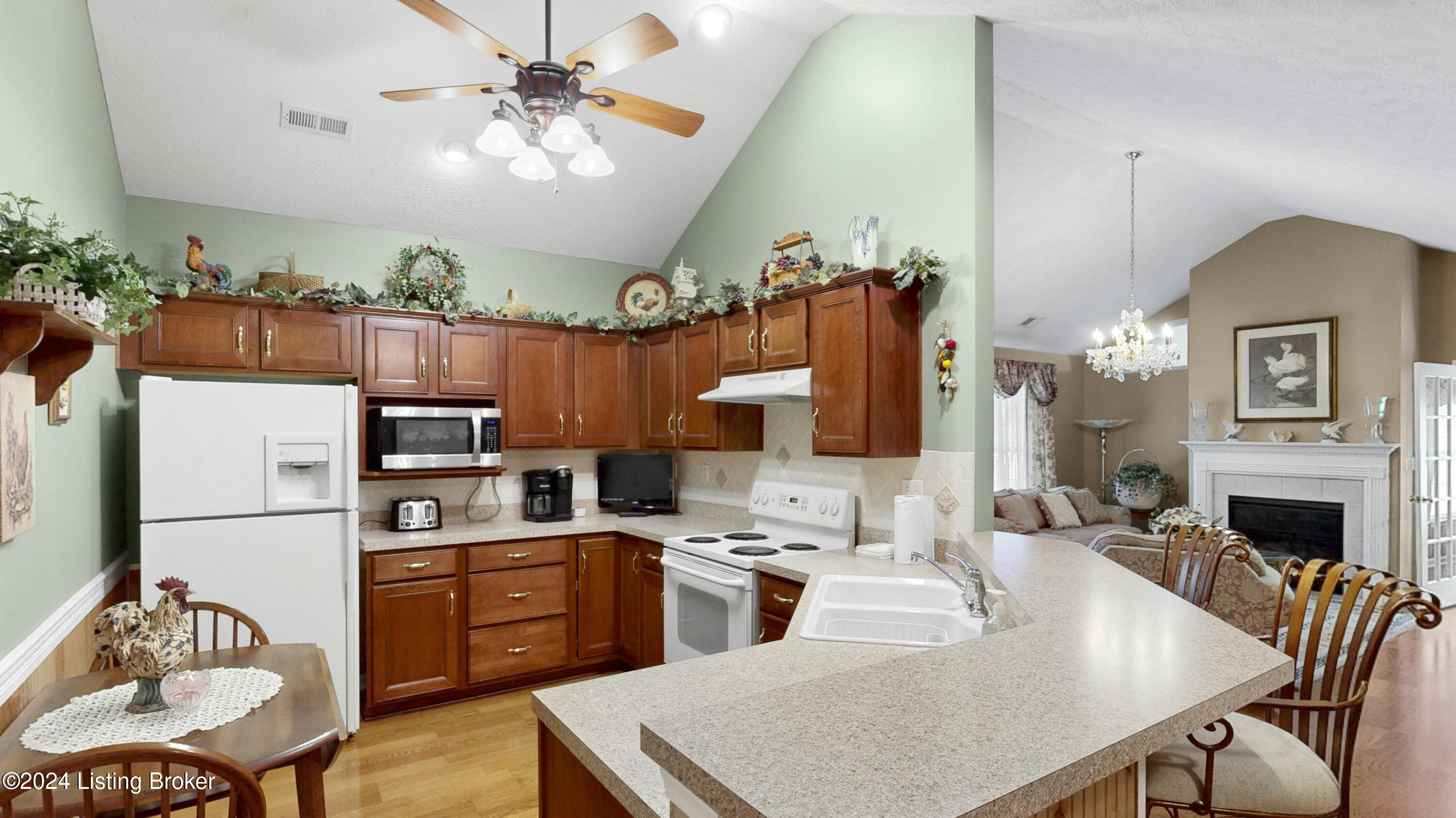 10223 Pine Glen Cir