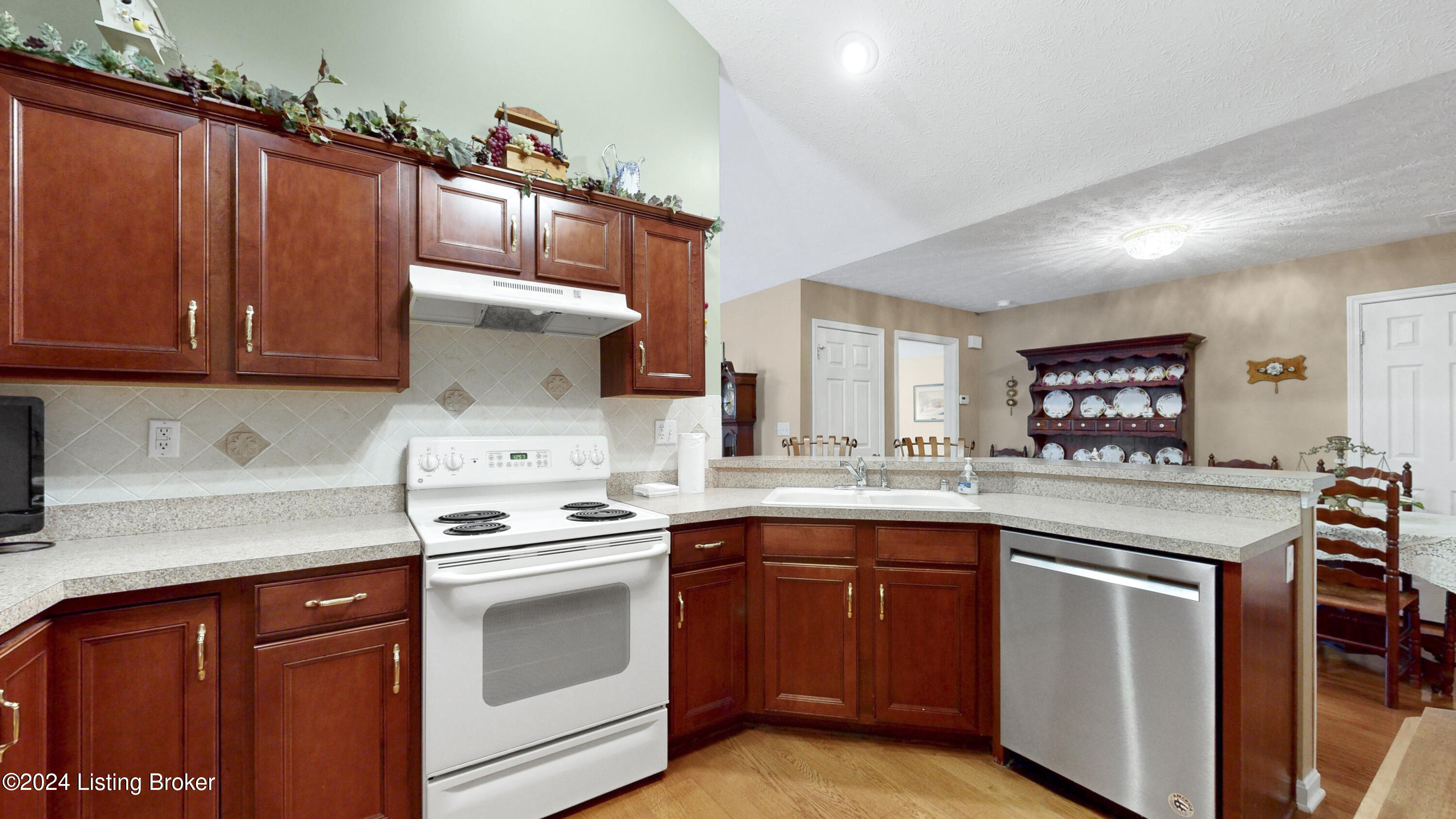10223 Pine Glen Cir