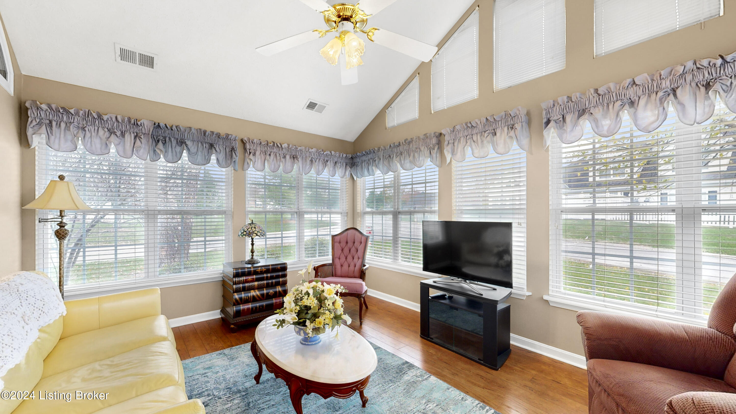 10223 Pine Glen Cir