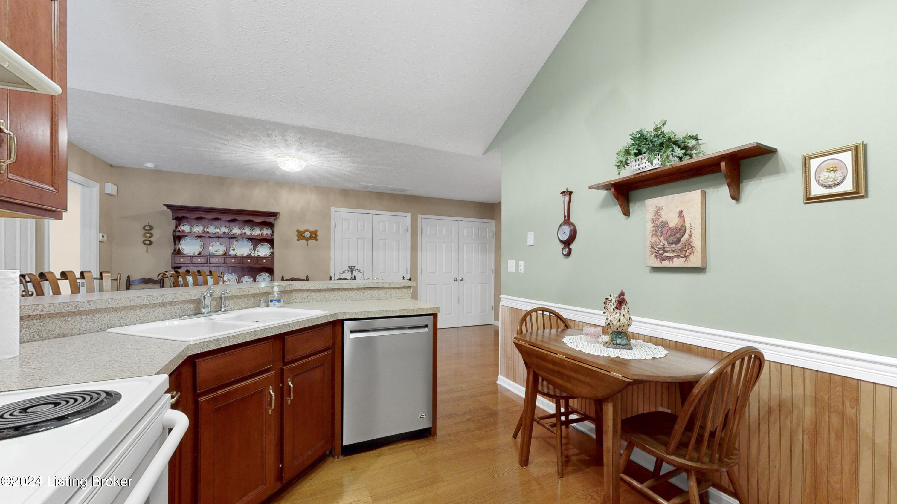 10223 Pine Glen Cir