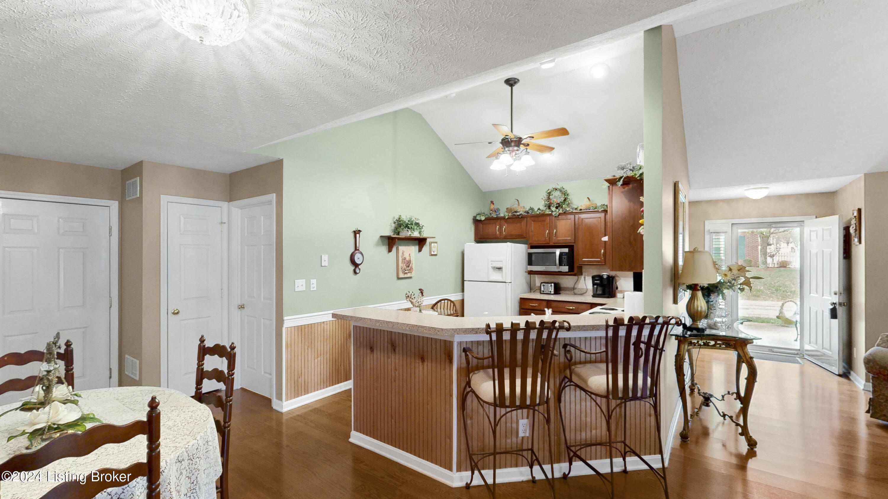 10223 Pine Glen Cir