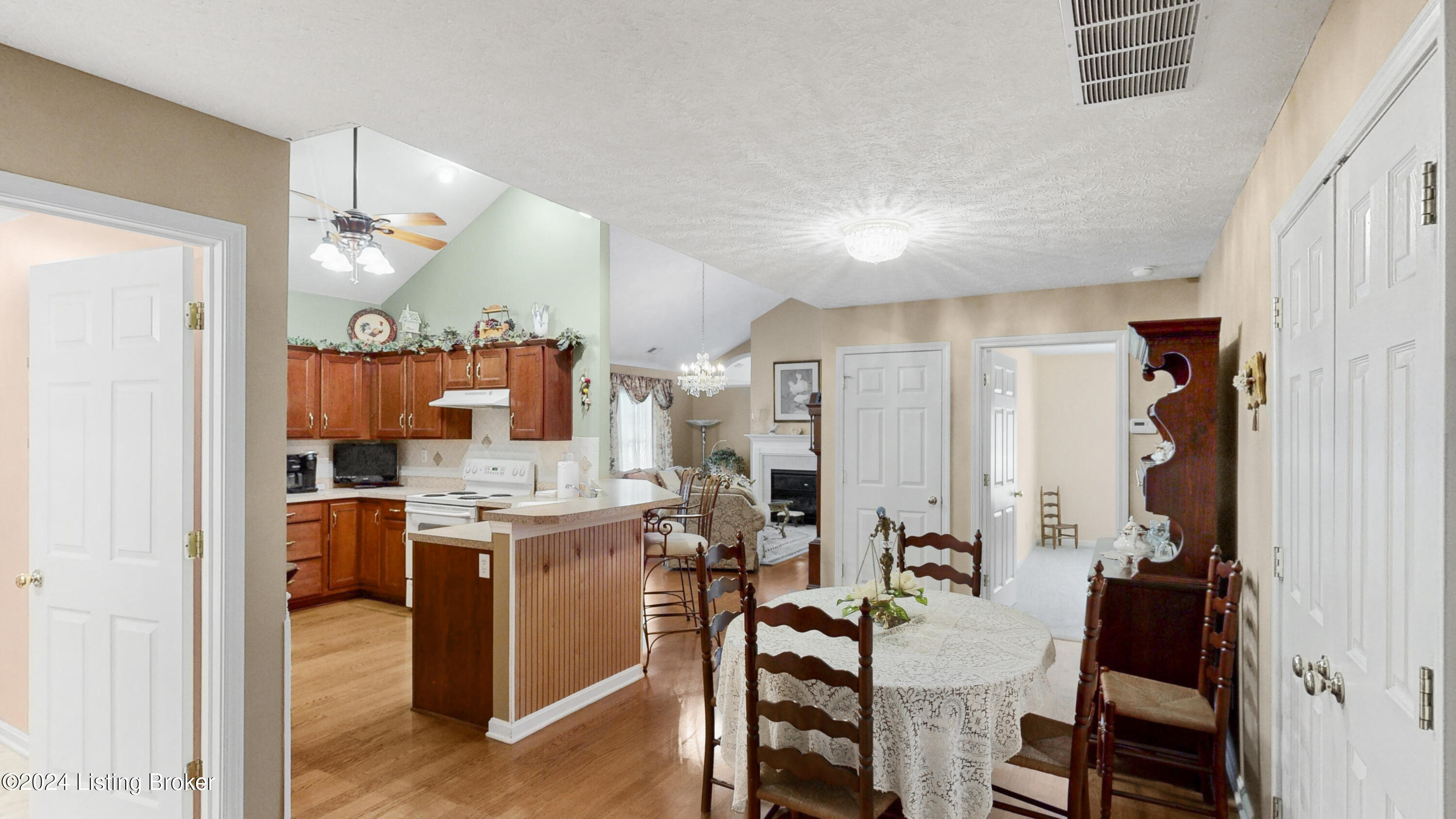 10223 Pine Glen Cir