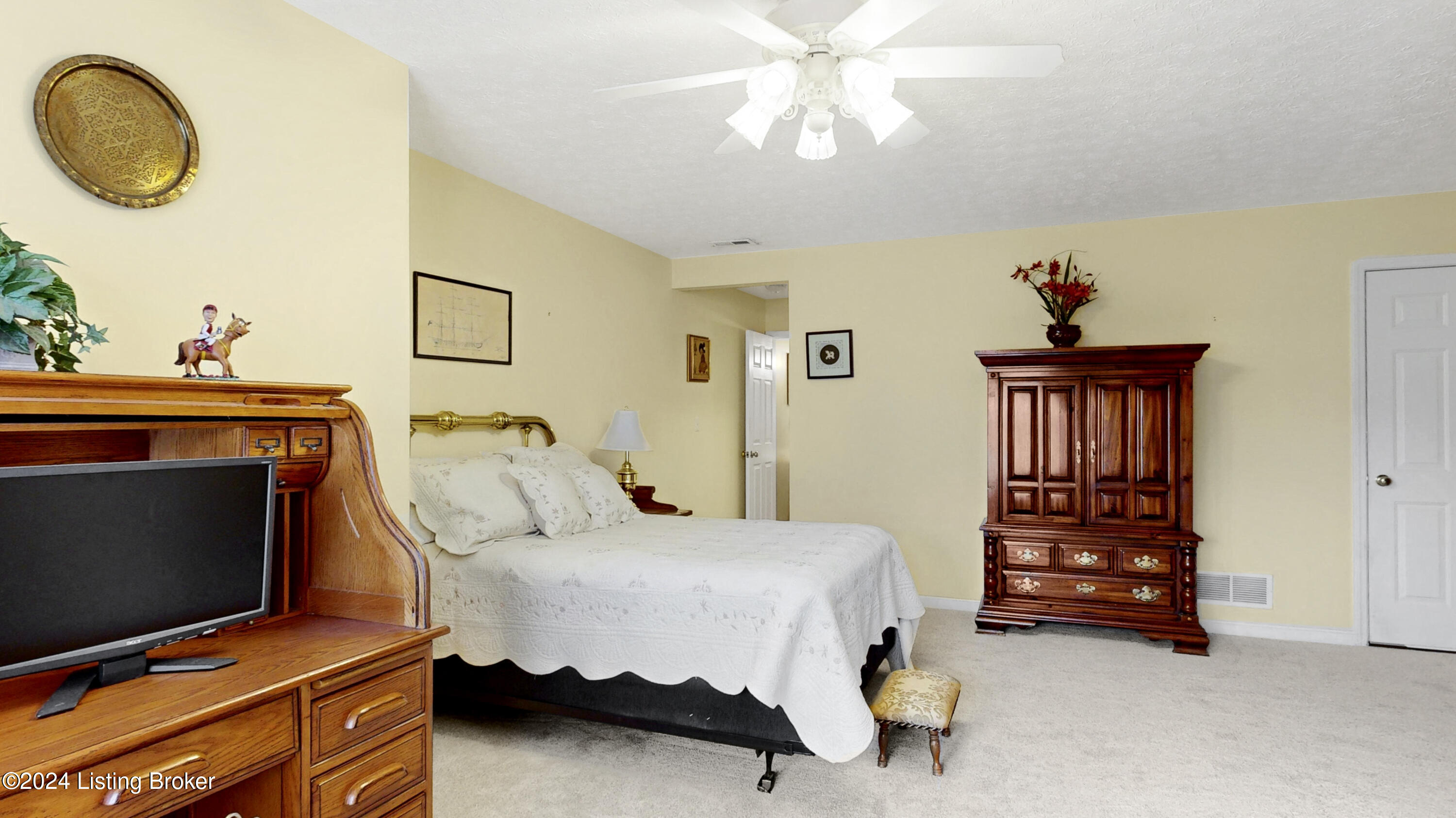 10223 Pine Glen Cir