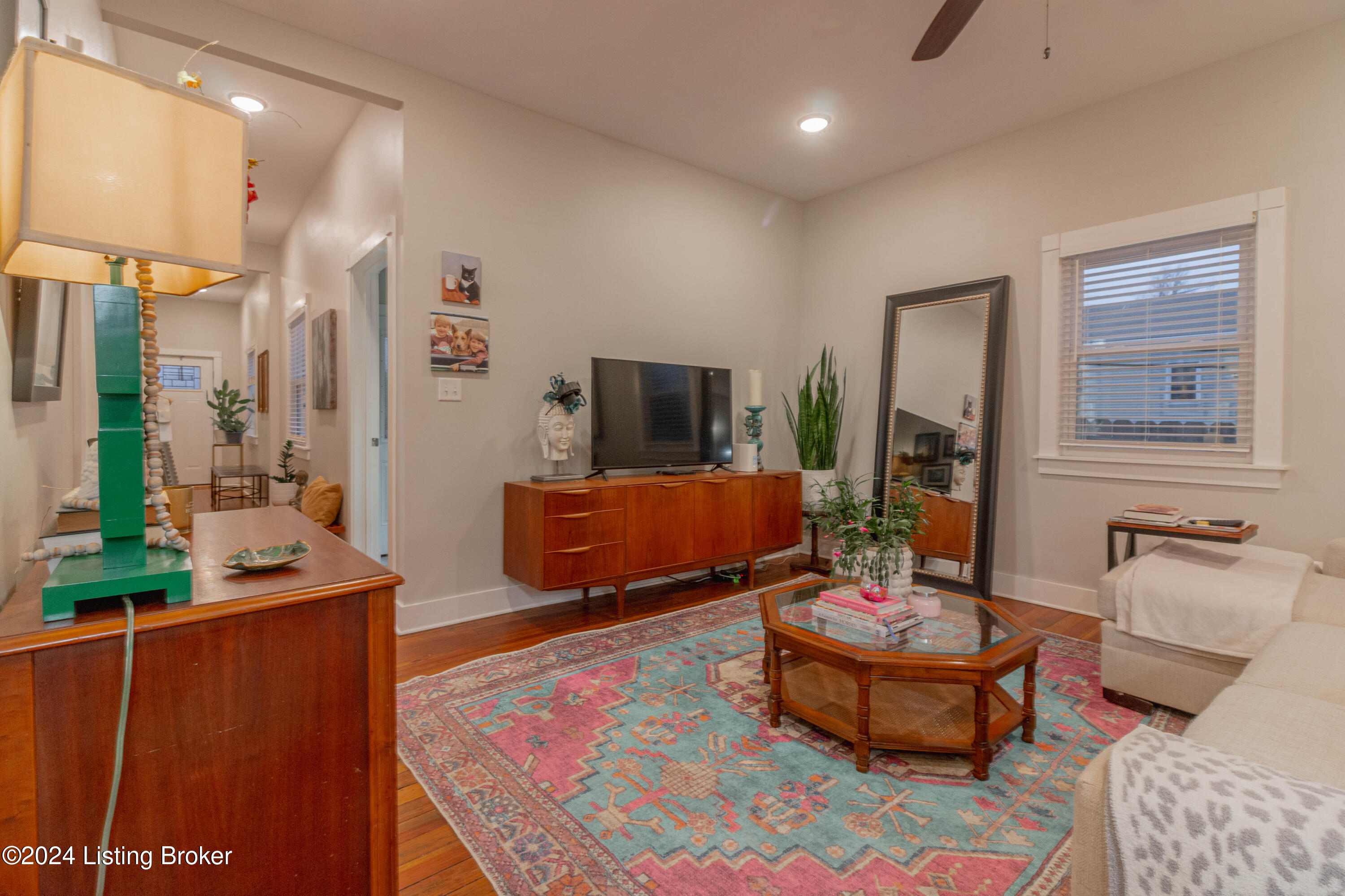 1101 Charles St
