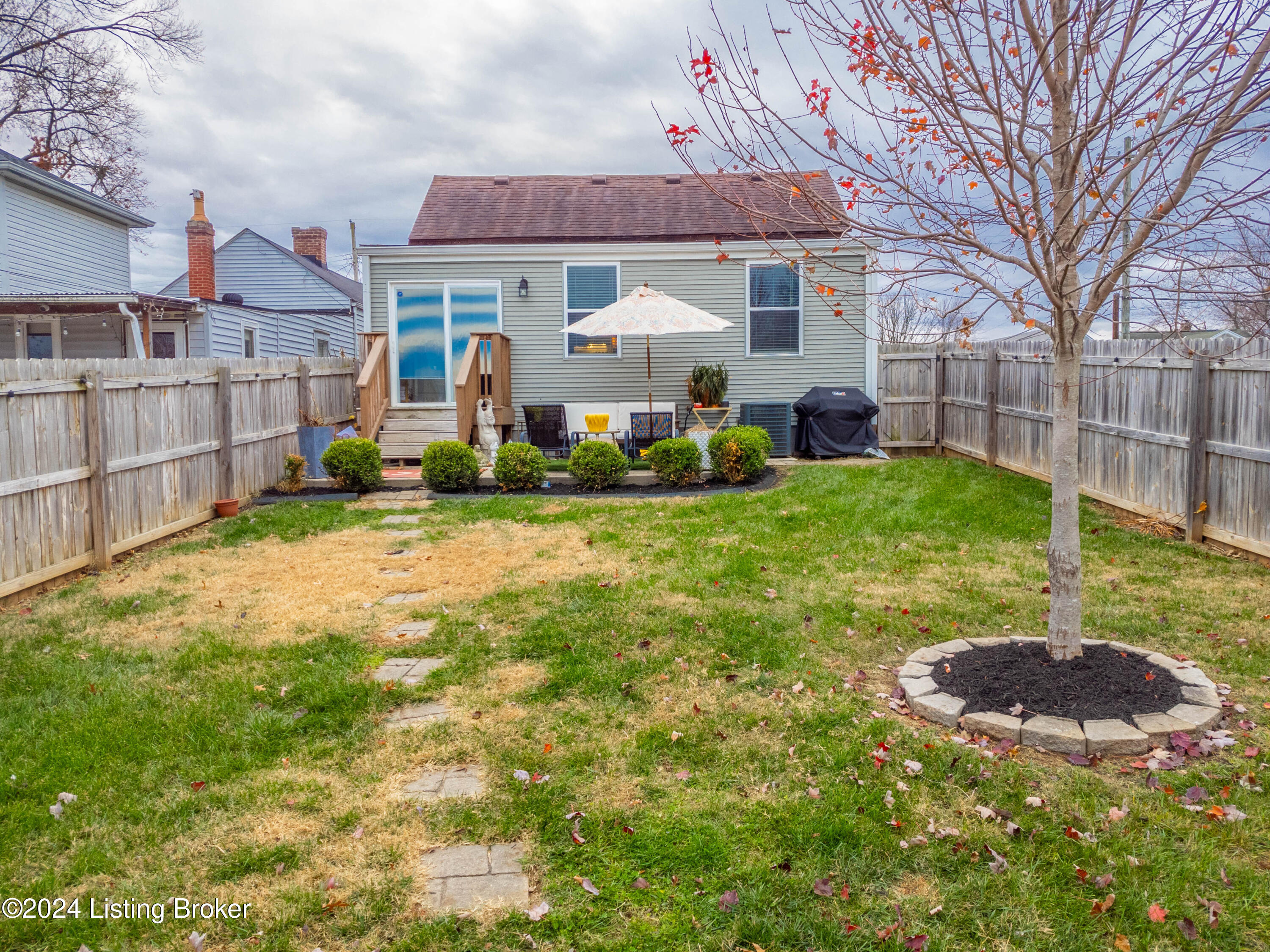 1101 Charles St