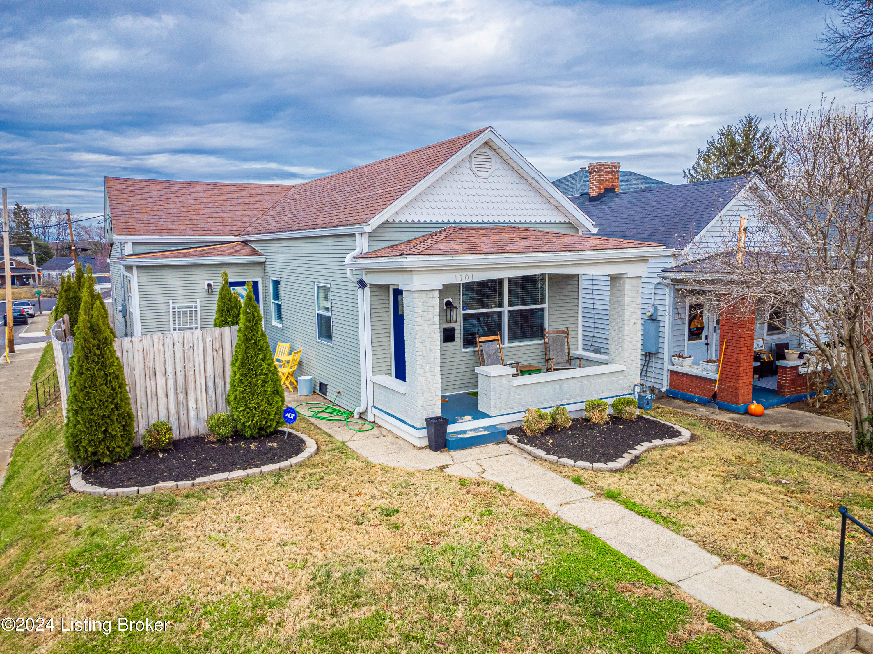 1101 Charles St