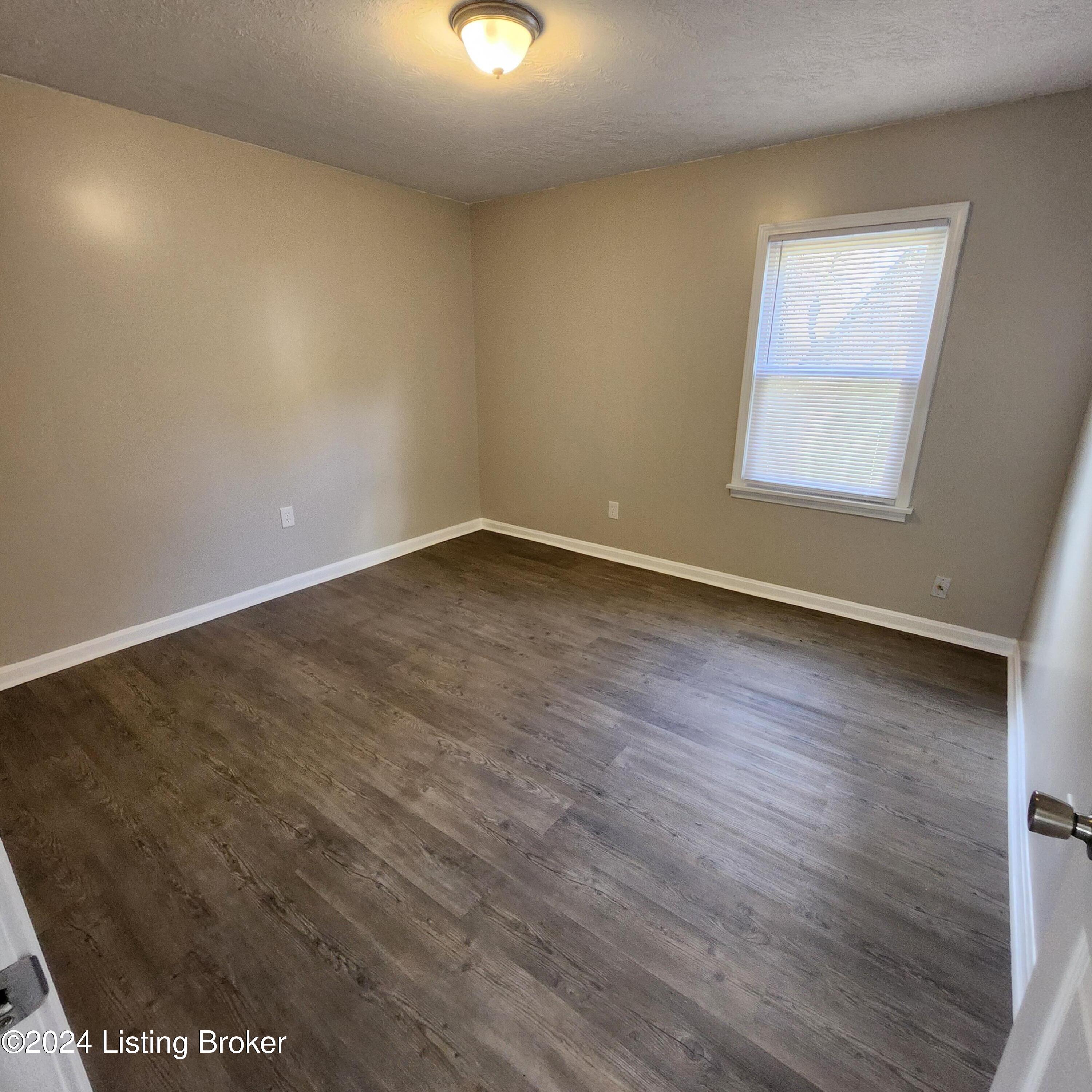 1542 Loney Ln