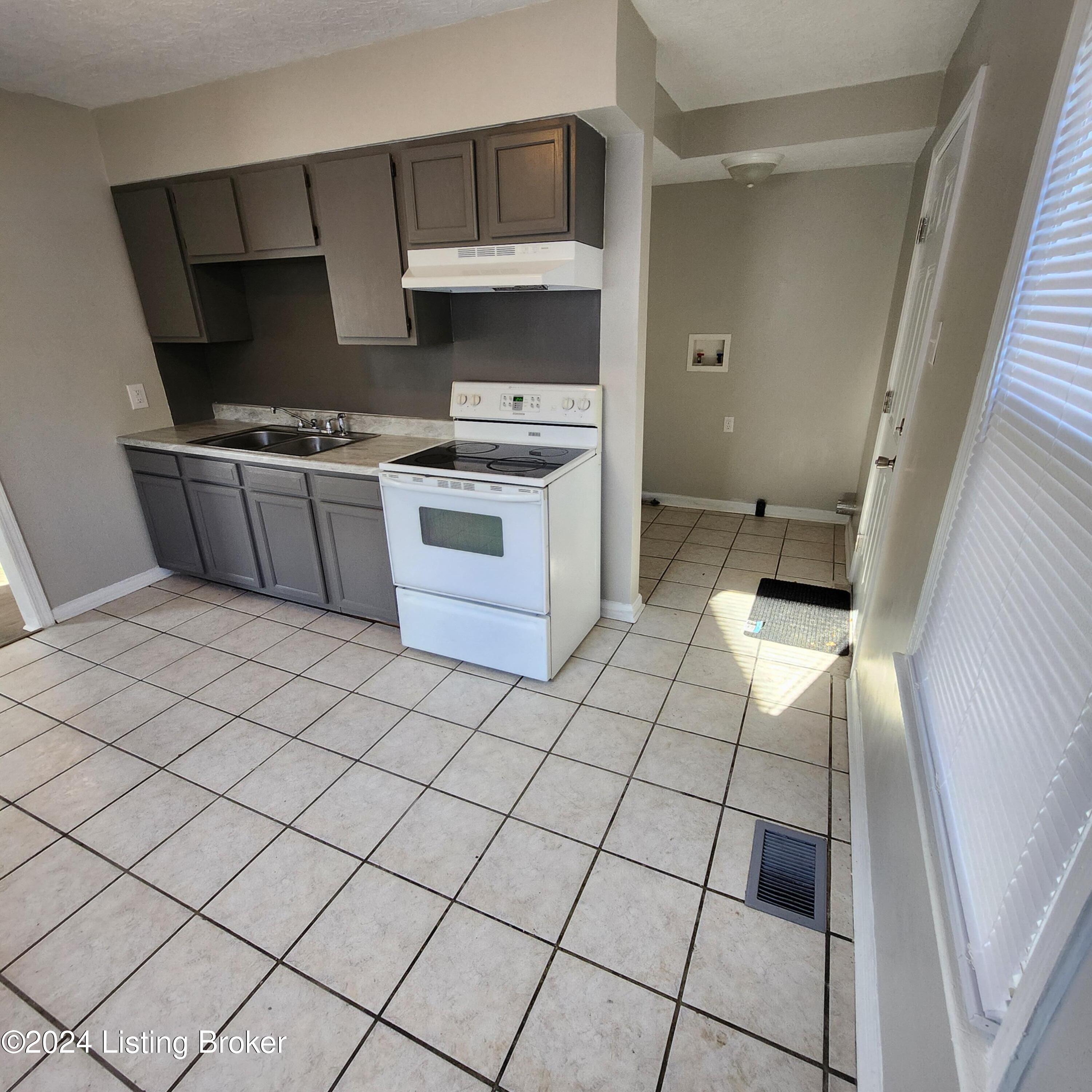1542 Loney Ln