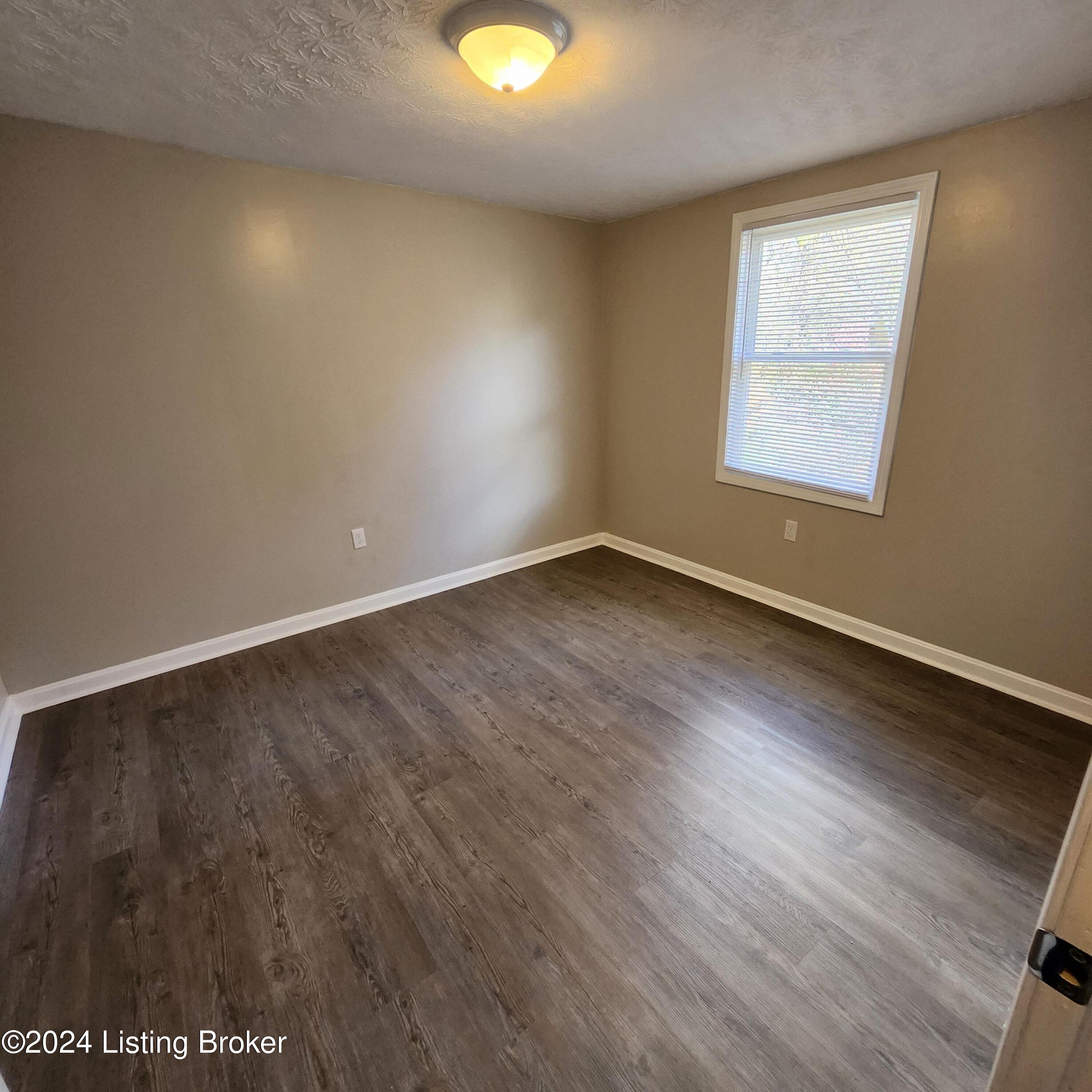 1542 Loney Ln