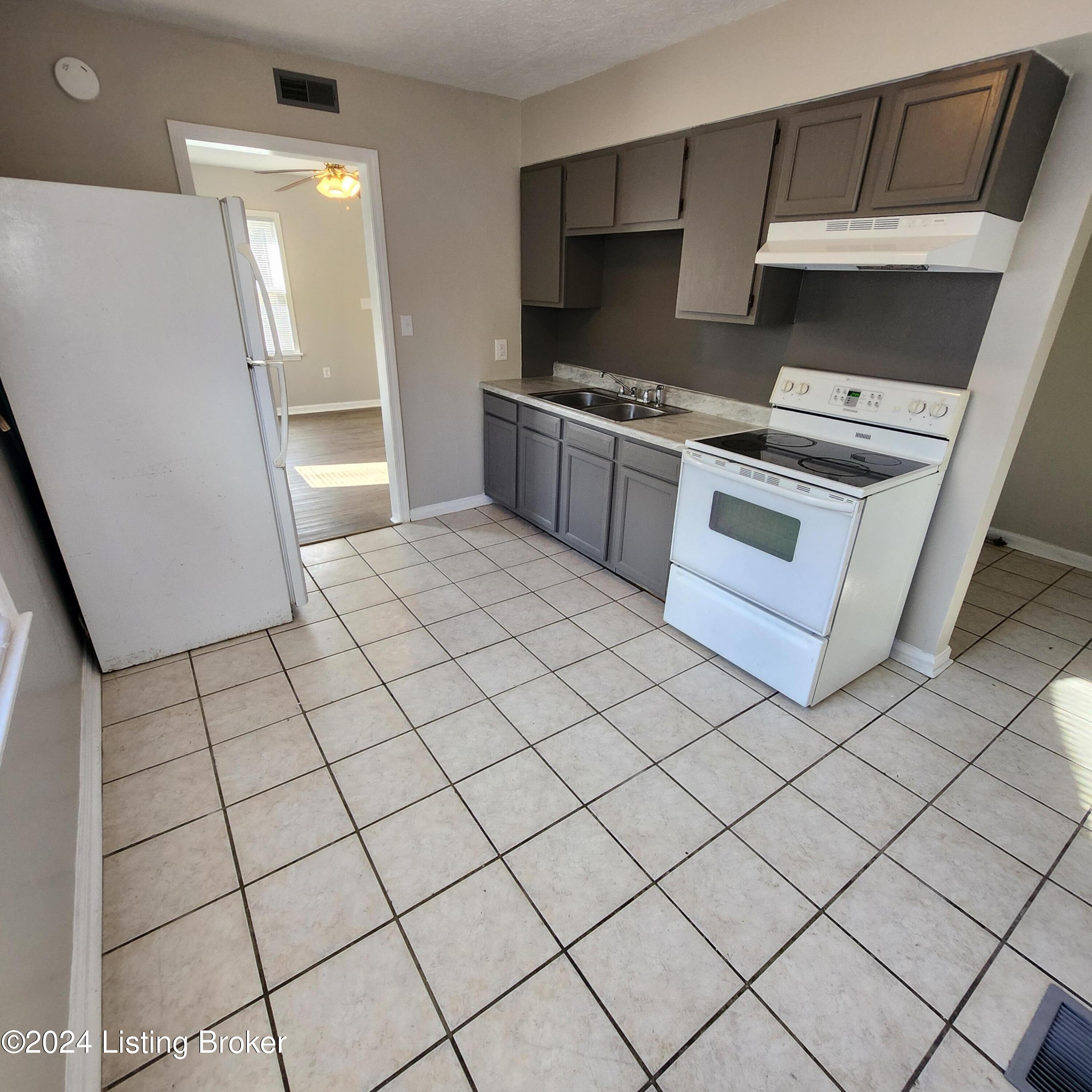 1542 Loney Ln